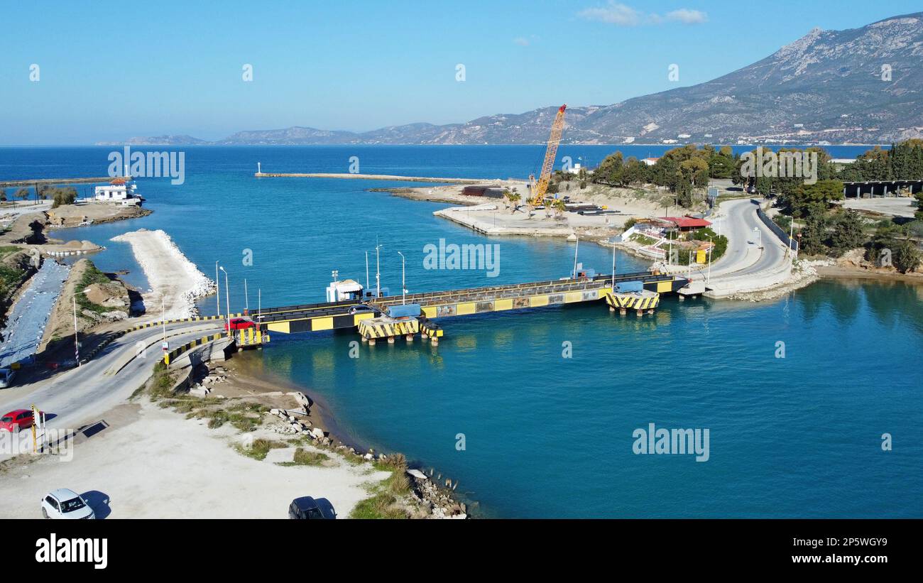 Le pont submersible occidental sur le canal de Corinthe, en Grèce, il descend 8meters dans l'eau. permettre aux navires de passer Banque D'Images