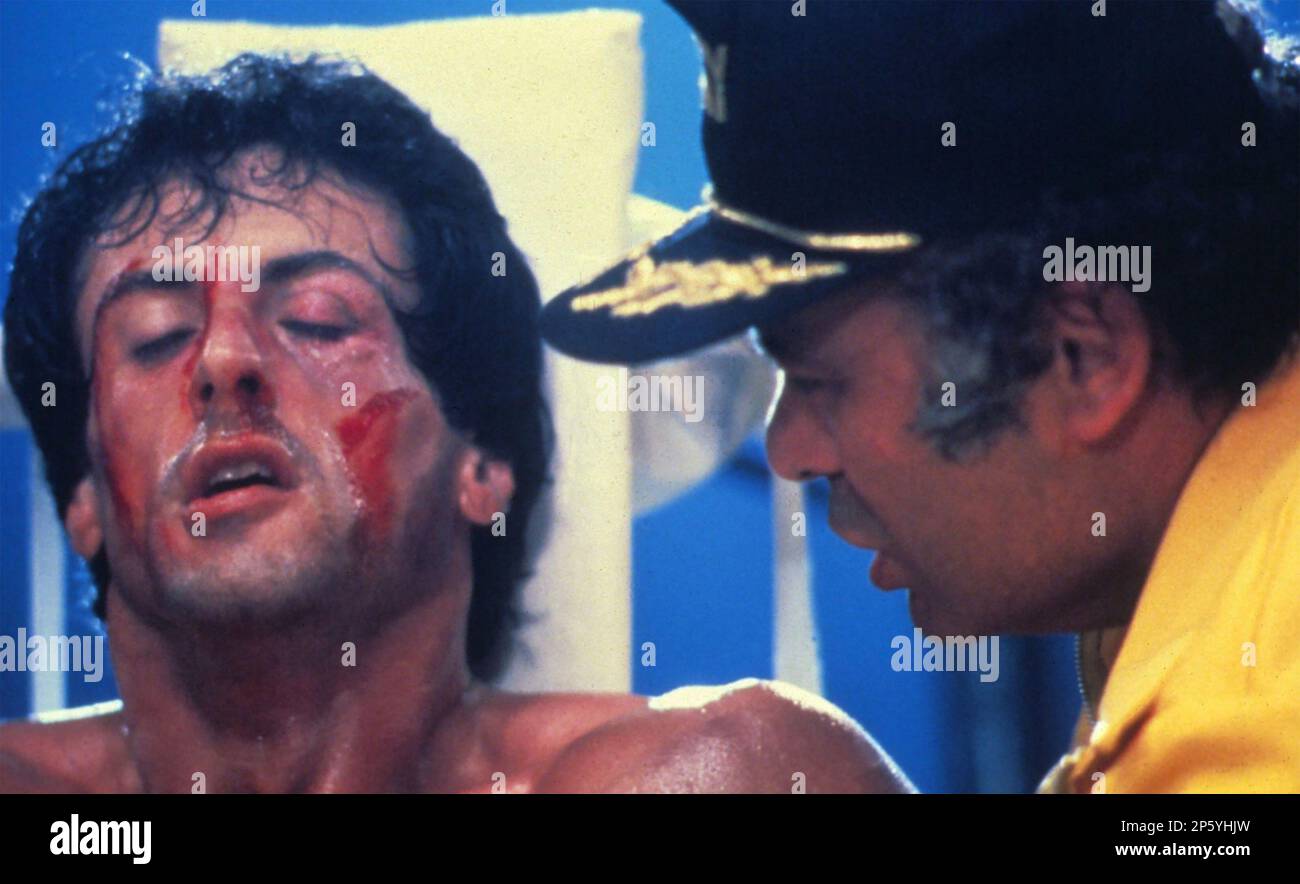 ROCKY III 1982 MGM/UA Entertainment Co. Film avec Sylvester Stallone à gauche et Burt Young Banque D'Images