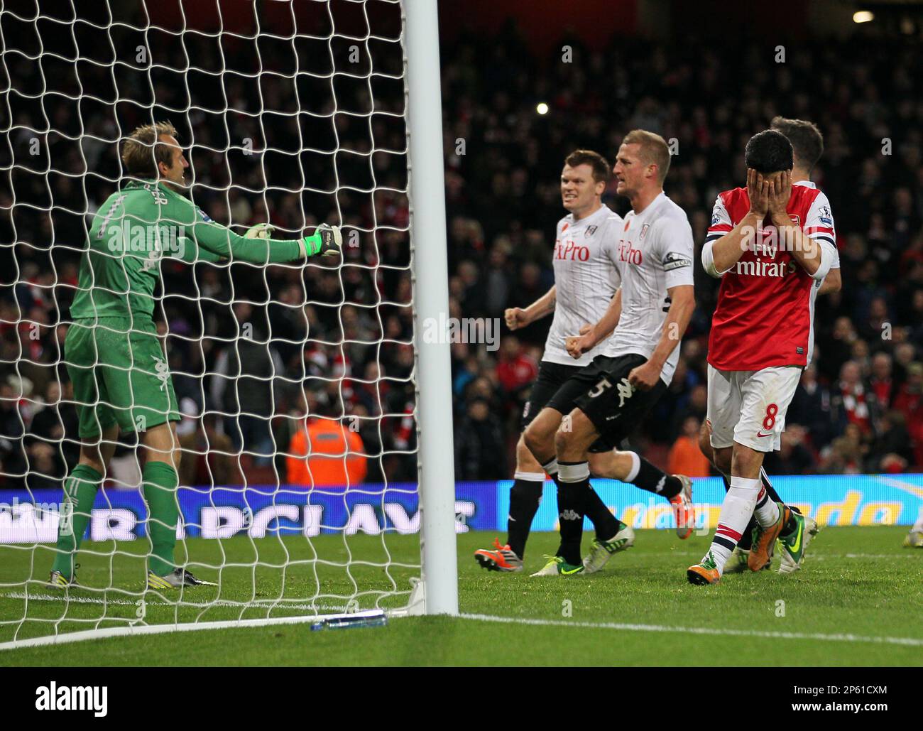 Nov. 10, 2012 - London, United Kingdom - Arsenal's Mikel Arteta looks on dejected after missing a last minute penalty as Fulham's players celebrate..Arsenal v Fulham's - Premier League- Emirates Stadium, London- 10/11/12 - Picture David Klein/Sportimage (Cal Sport Media via AP Images) Banque D'Images