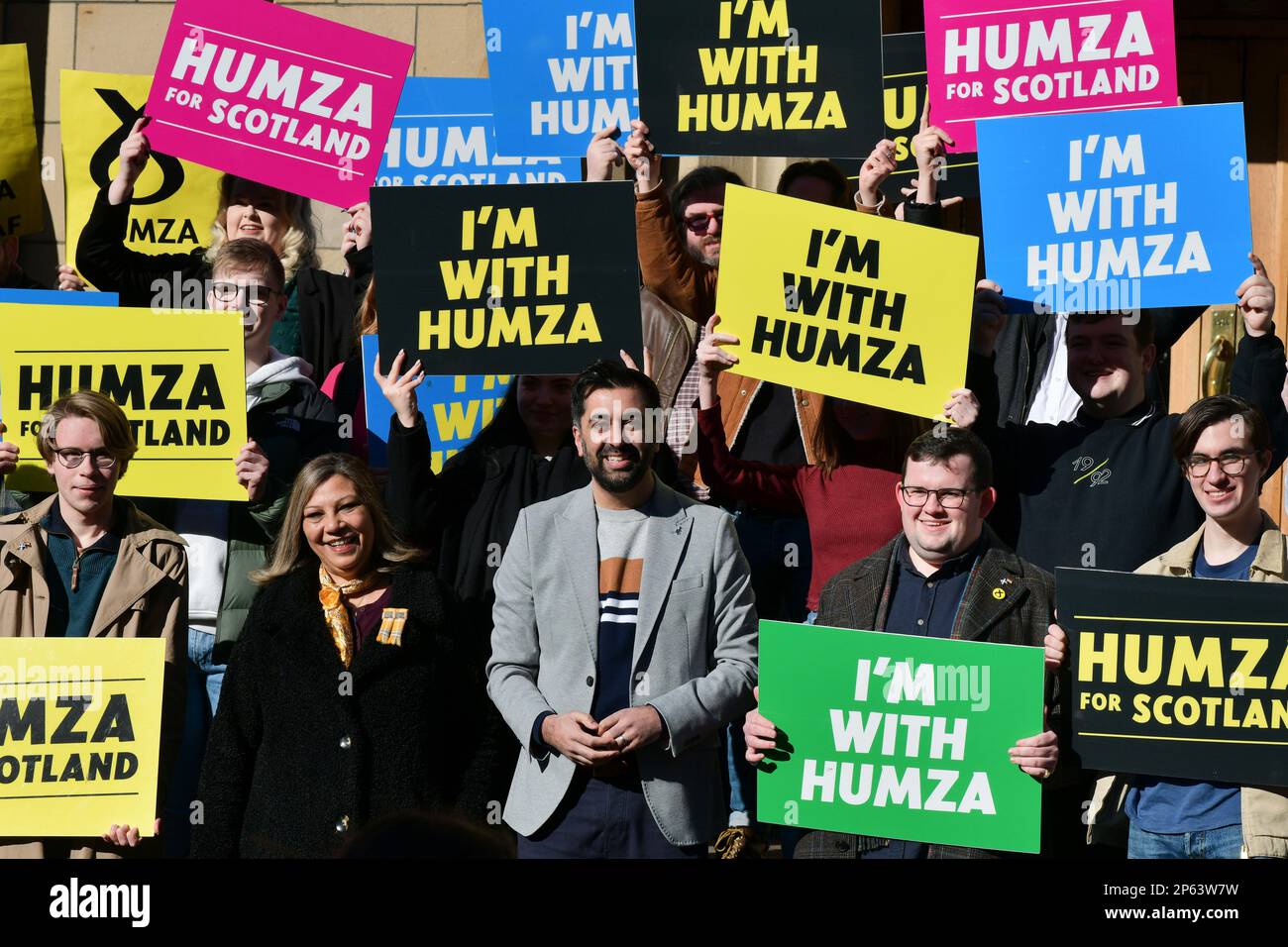 Glasgow, Écosse, Royaume-Uni, 07 mars 2023. Humza Yousaf Scottish National Party en dehors de l'Union de l'Université de Glasgow pour rencontrer des partisans pendant sa campagne de direction du SNP. credit sst/alamy nouvelles en direct Banque D'Images