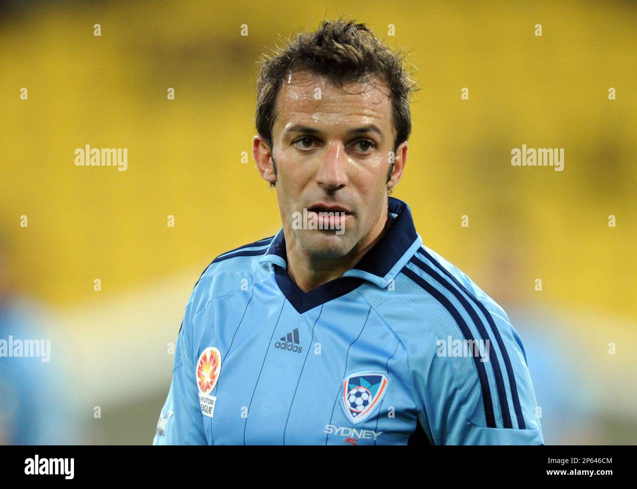 Sydney FC's Alessandro Del Piero looks on during an A-League soccer match against Wellington Phoenix in Wellington, New Zealand, Saturday, Oct. 6, 2012. After much fanfare, Del Piero made his debut in Australian football's A-League on the losing side Saturday as his new club, Sydney FC, was beaten 2-0 by the Wellington Phoenix in the league's opening round.(AP Photo/SNPA, Ross Setford) NEW ZEALAND OUT Banque D'Images