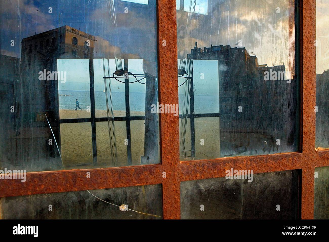 Rebecca Horn's sculpture 'Les blessés Star' . L'Estel Ferit sur la plage de la Barceloneta, Barcelone. La Catalogne, Espagne Banque D'Images