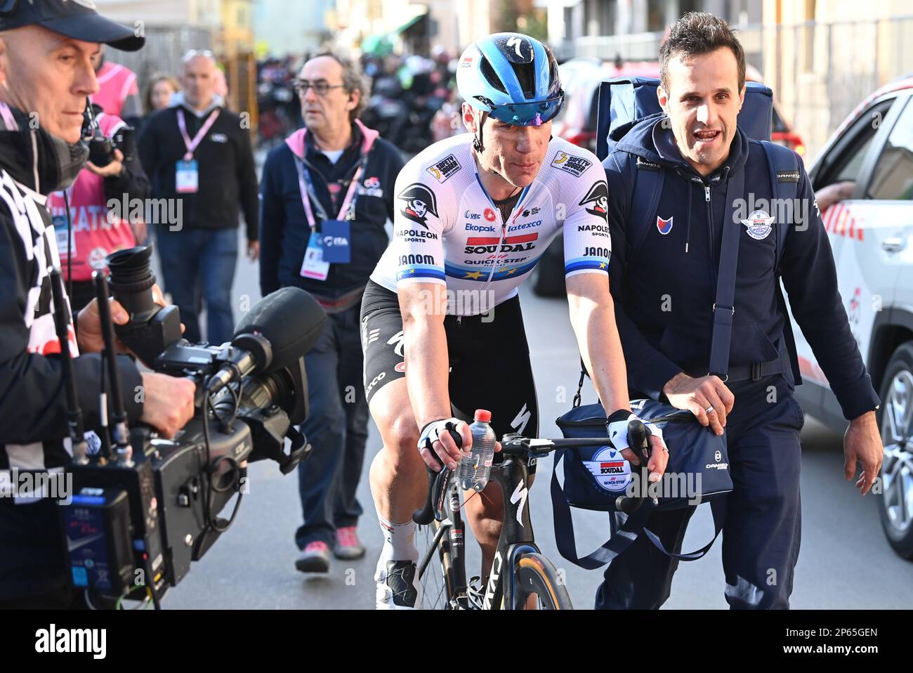 Dutch Fabio Jakobsen de Soudal Quick-Step photographié après avoir remporté la deuxième étape de la course cycliste de Tirreno-Adriatico, de Camaiore à Follonica, Italie (209 km), mardi 07 mars 2023. BELGA PHOTO DIRK WAEM Banque D'Images