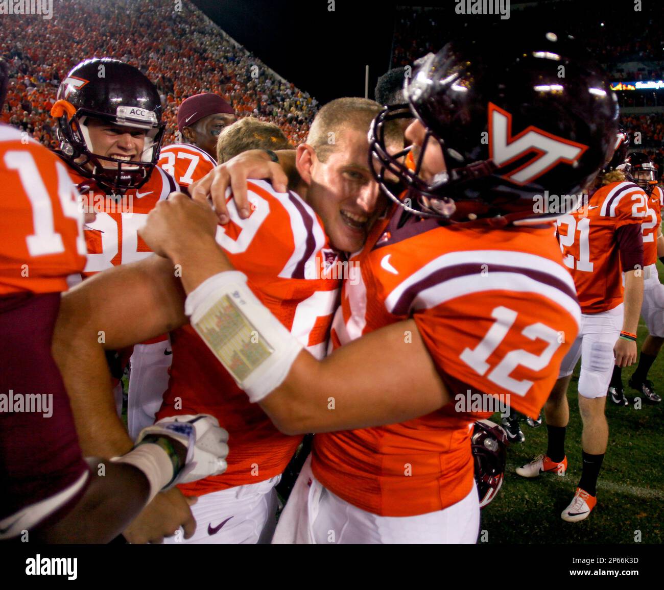 Virginia Tech place kicker Cody Journell, center left, celebrates with holder Trey Gresh (12) after making a 17-yard field goal in overtime to win an NCAA college football game against Georgia Tech, Monday, Sept. 3, 2012, in Blacksburg, Va. Virginia Tech won 20-17. (AP Photo/The Roanoke Times, Matt Gentry) LOCAL TV OUT; SALEM TIMES REGISTER OUT; FINCASTLE HERALD OUT; CHRISTIANBURG NEWS MESSENGER OUT; RADFORD NEWS JOURNAL OUT; ROANOKE STAR SENTINEL OUT Banque D'Images