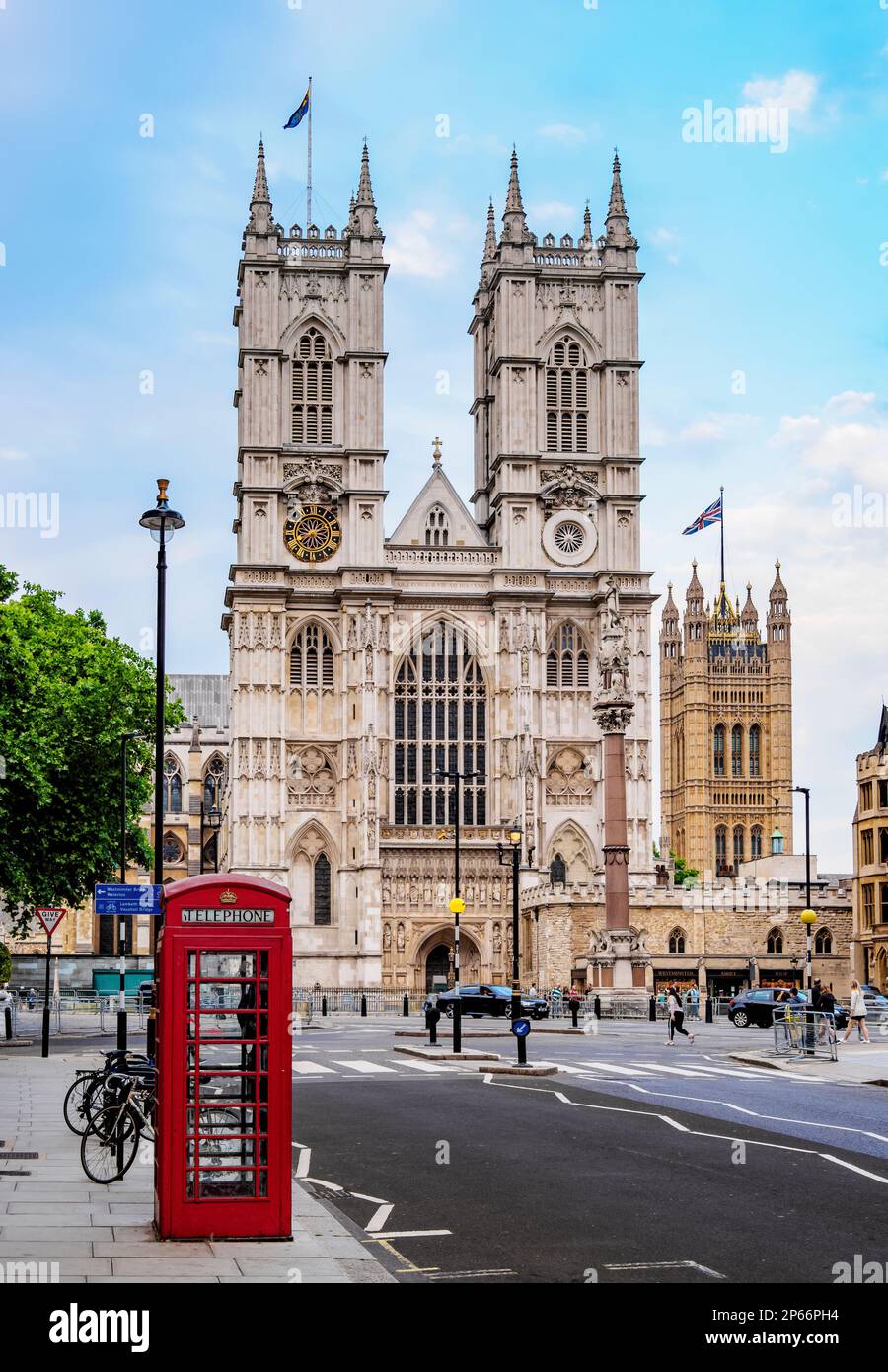 Red Telephone Box et Westminster Abbey, site classé au patrimoine mondial de l'UNESCO, Londres, Angleterre, Royaume-Uni, Europe Banque D'Images