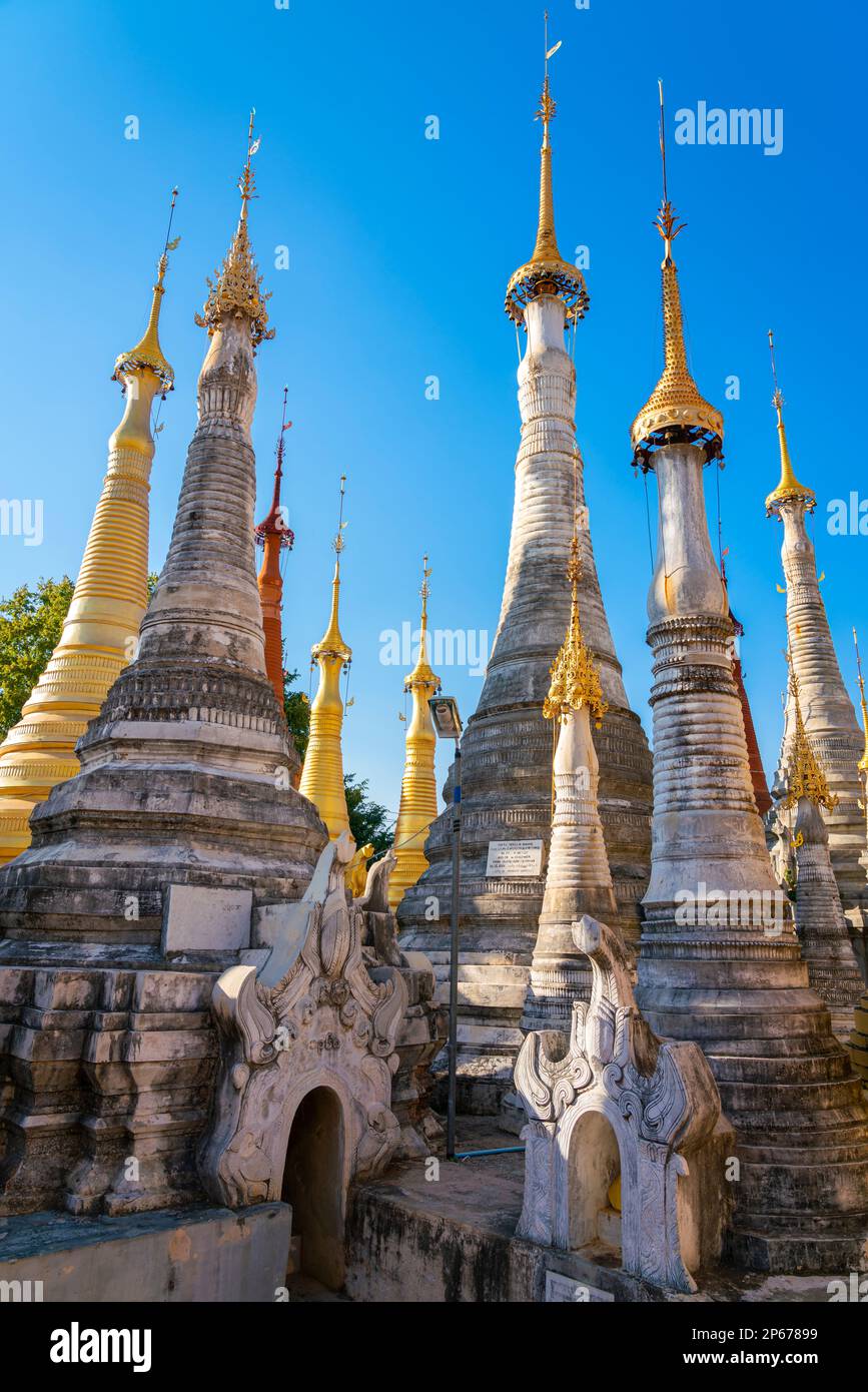Indein stupas (à Dein), lac Inle, État Shan, Myanmar (Birmanie), Asie Banque D'Images
