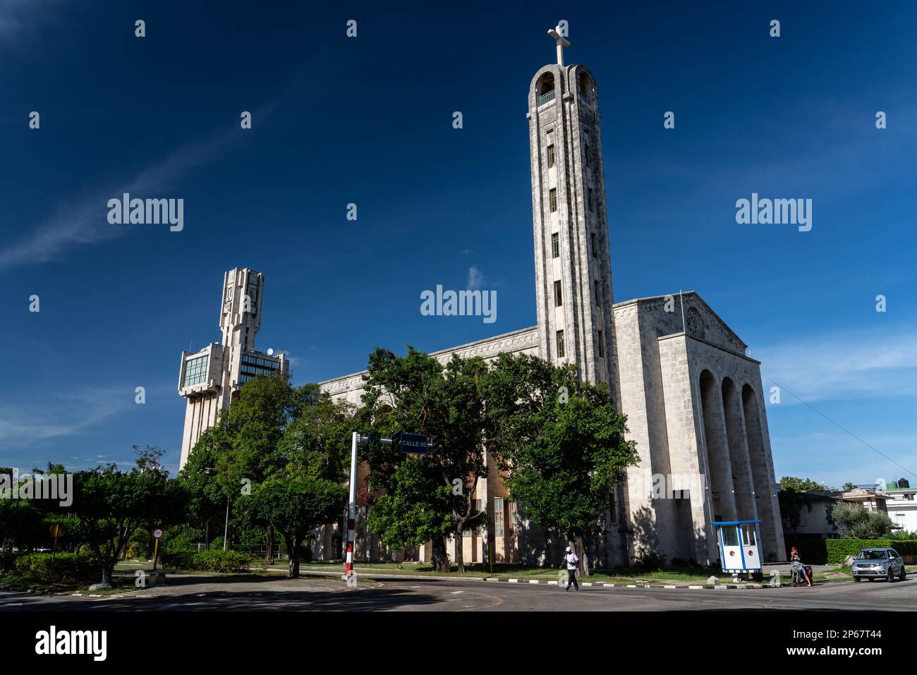 Ambassade de Russie et église voisine, deux racines culturelles, Miramar, la Havane, Antilles, Caraïbes, Amérique centrale Banque D'Images Ambassade de Russie et église voisine, deux racines culturelles, Miramar, la Havane, Antilles, Caraïbes, Amérique centrale Banque D'Images