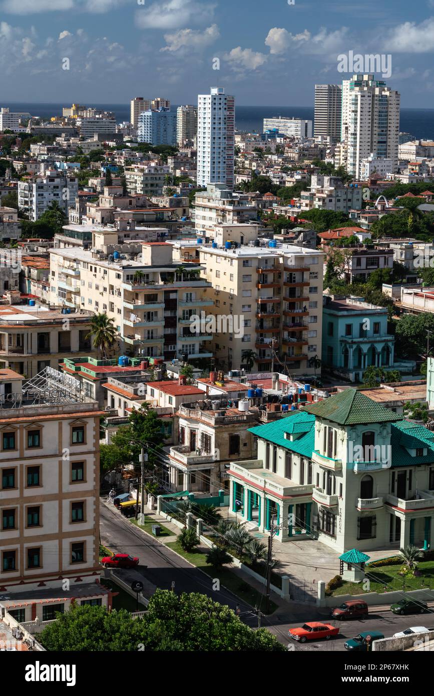 Vue aérienne de la Havane moderne et de ses gratte-ciel, Cuba, Antilles, Caraïbes, Amérique centrale Banque D'Images