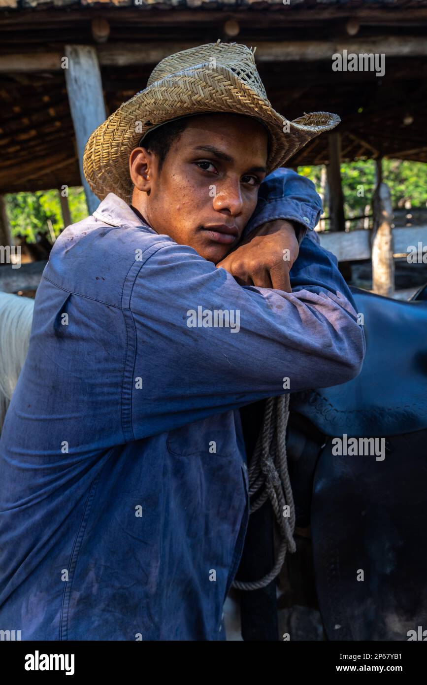 Portrait d'un cowboy dans une ferme près de Trinidad, Cuba, Antilles, Caraïbes, Amérique centrale Banque D'Images