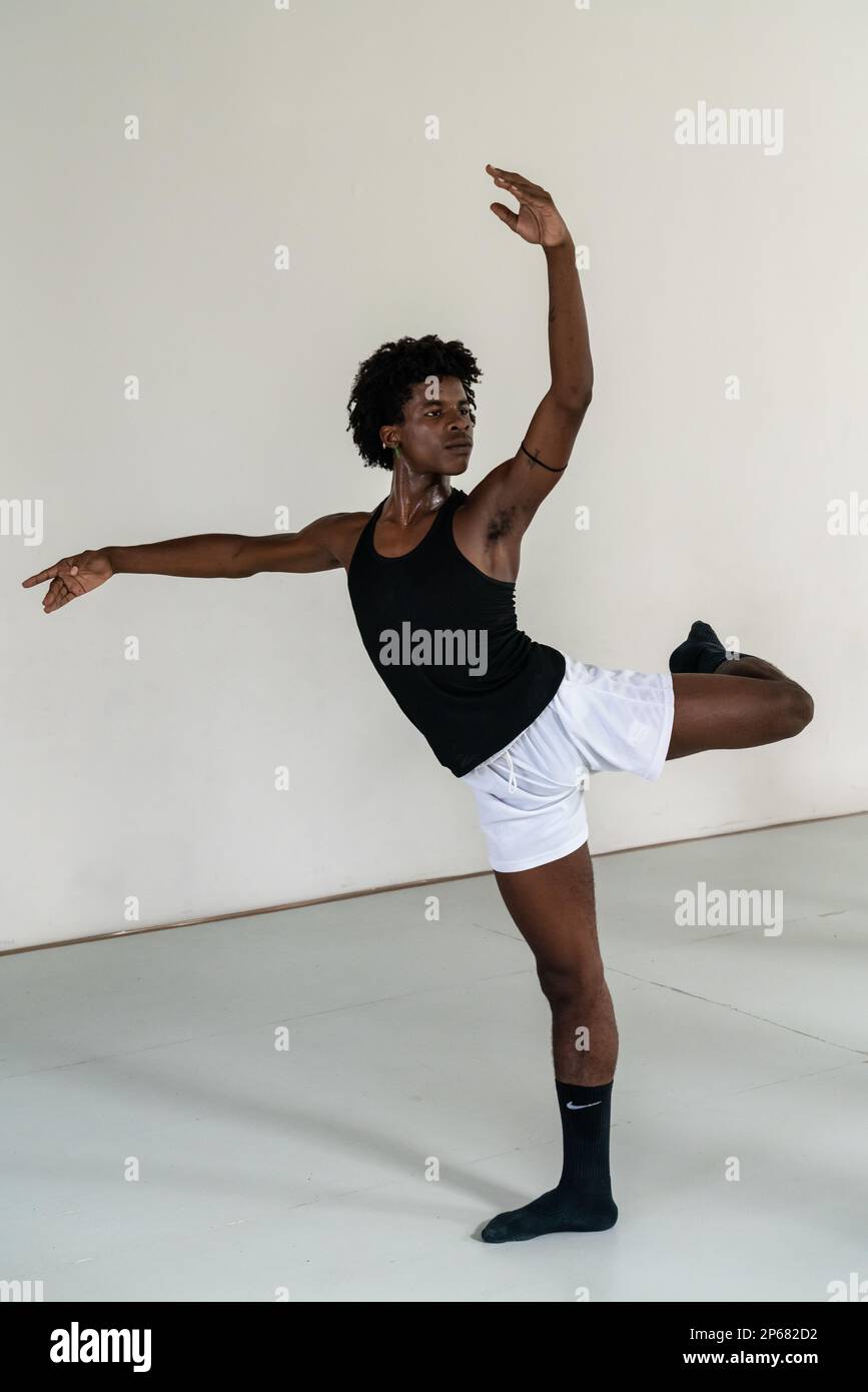 Danseur en classe de répétition de la compagnie mi Compania Ballet Company, la Havane, Cuba, Antilles, L'Amérique centrale Banque D'Images