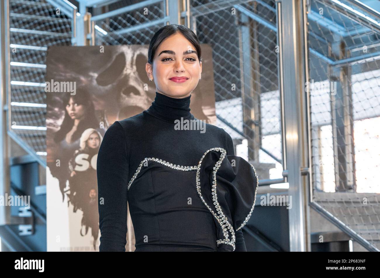 Melissa Barrera visite l'Empire State Building à New York sur 6 mars 2023 Banque D'Images