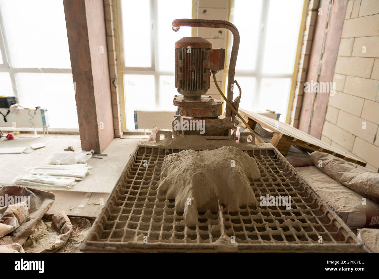 outils pour la réparation d'appartements, les murs de l'appartement sont en construction, remodelage, rénovation, extension, restauration et reconstruction. Banque D'Images