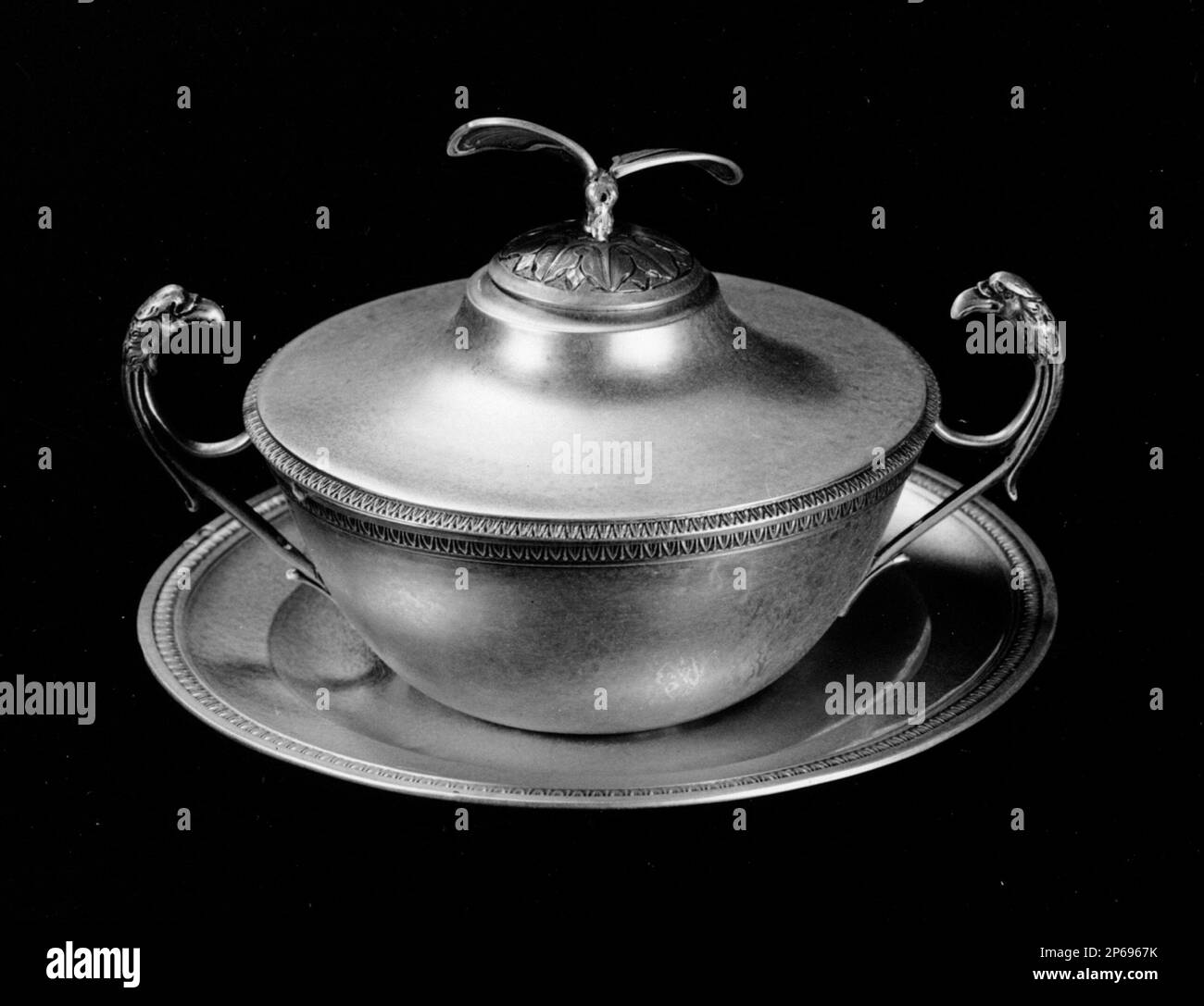 Maker's Mark AH, plat et couvercle avec plaque, 1809–19, argent. Banque D'Images