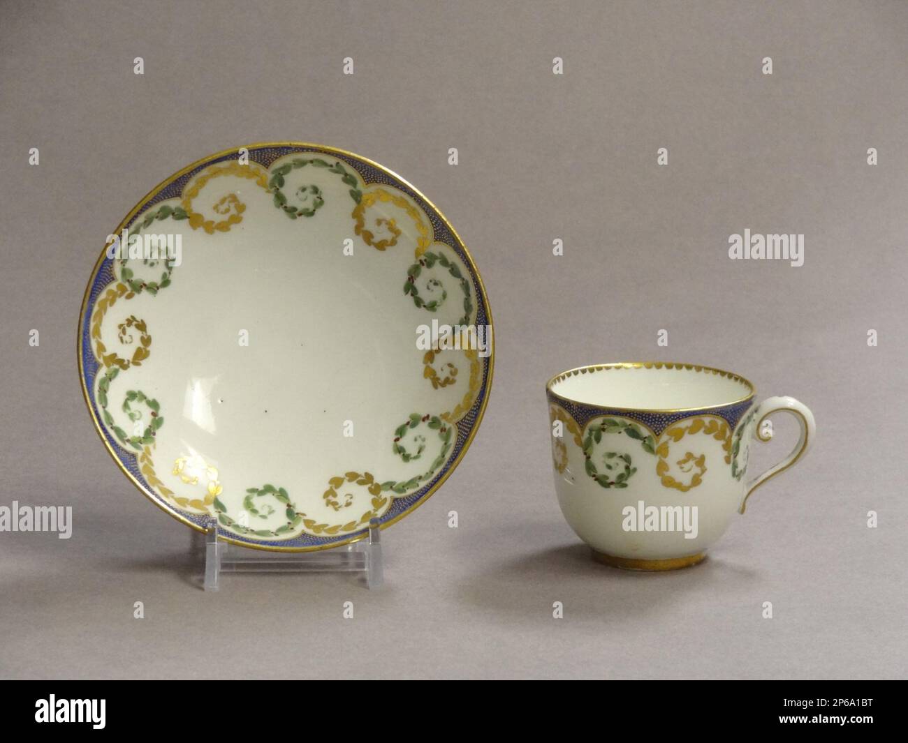 Manufacture de porcelaine de Sèvres, tasse et soucoupe, 1775, porcelaine tendre. Banque D'Images