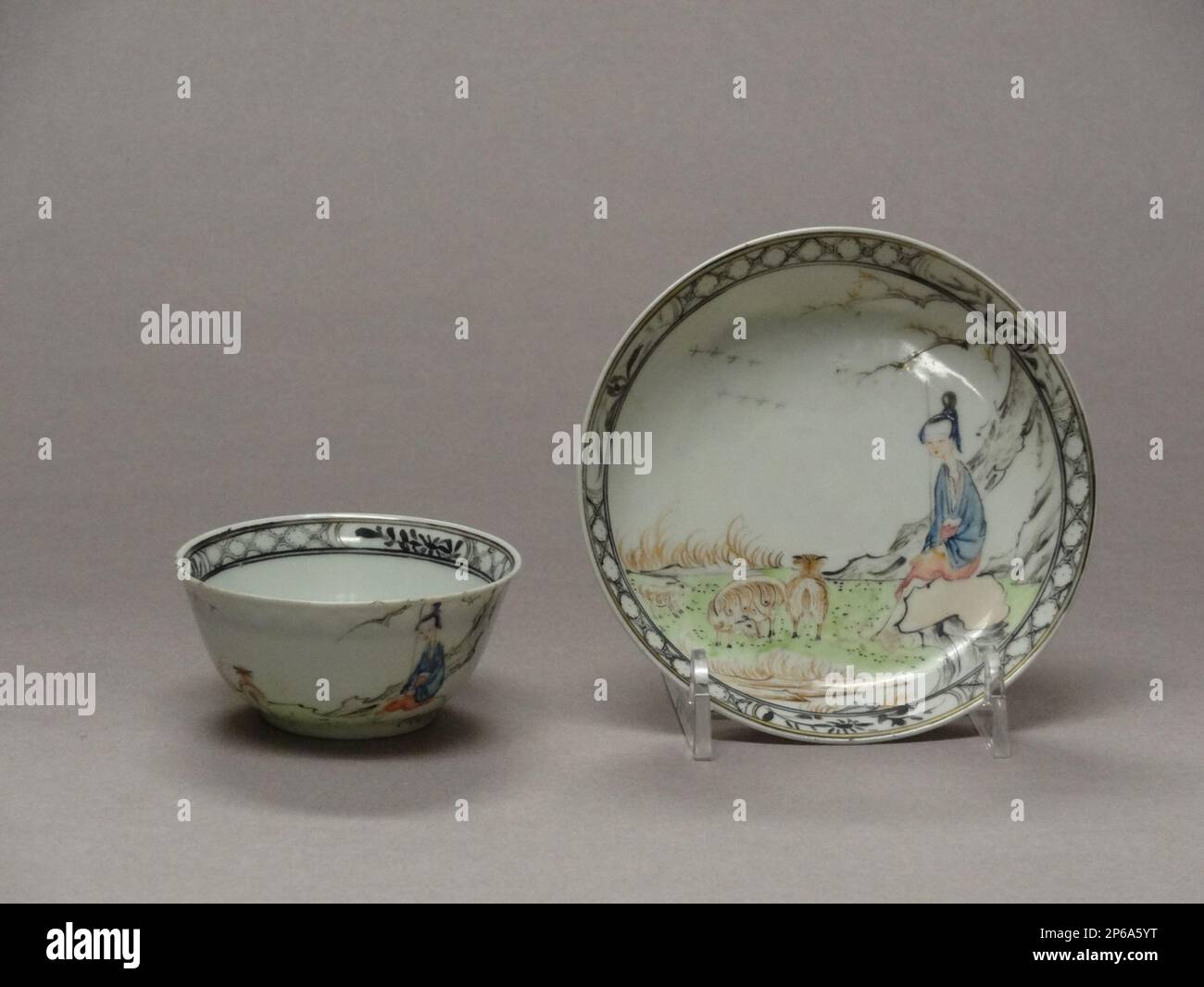 Dynastie Ching, coupe et soucoupe, 19th siècle, porcelaine à pâte dure. Banque D'Images