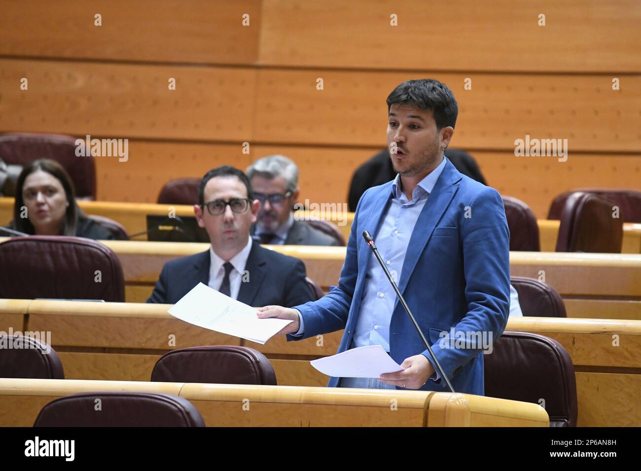 The senator of Más Madrid Pablo Gómez Perpinyà speaks during a control session to the Government in the Senate, on March 7, 2023, in Madrid (Spain). During the plenary session, the Popular Party has presented a motion urging the Government to request the convening of the General Commission of the Autonomous Communities to discuss the deterioration of healthcare in Spain and the proposals made by the Manifesto of Health Councilors for urgent state measures to be taken in the field of primary care. Meanwhile, today the Congress will vote on the reform of the 'Solo sí es sí' law, a proposal that  Banque D'Images