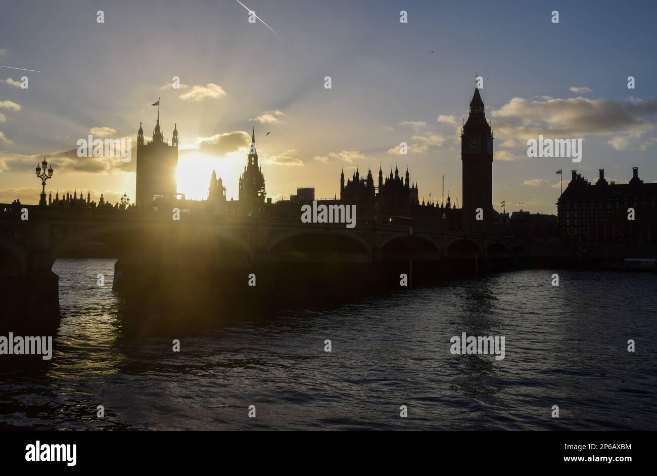 Silhouette des chambres du Parlement, Big Ben et Westminster Bridge au  coucher du soleil, Londres, Royaume-Uni 30th janvier 2023 Photo Stock -  Alamy