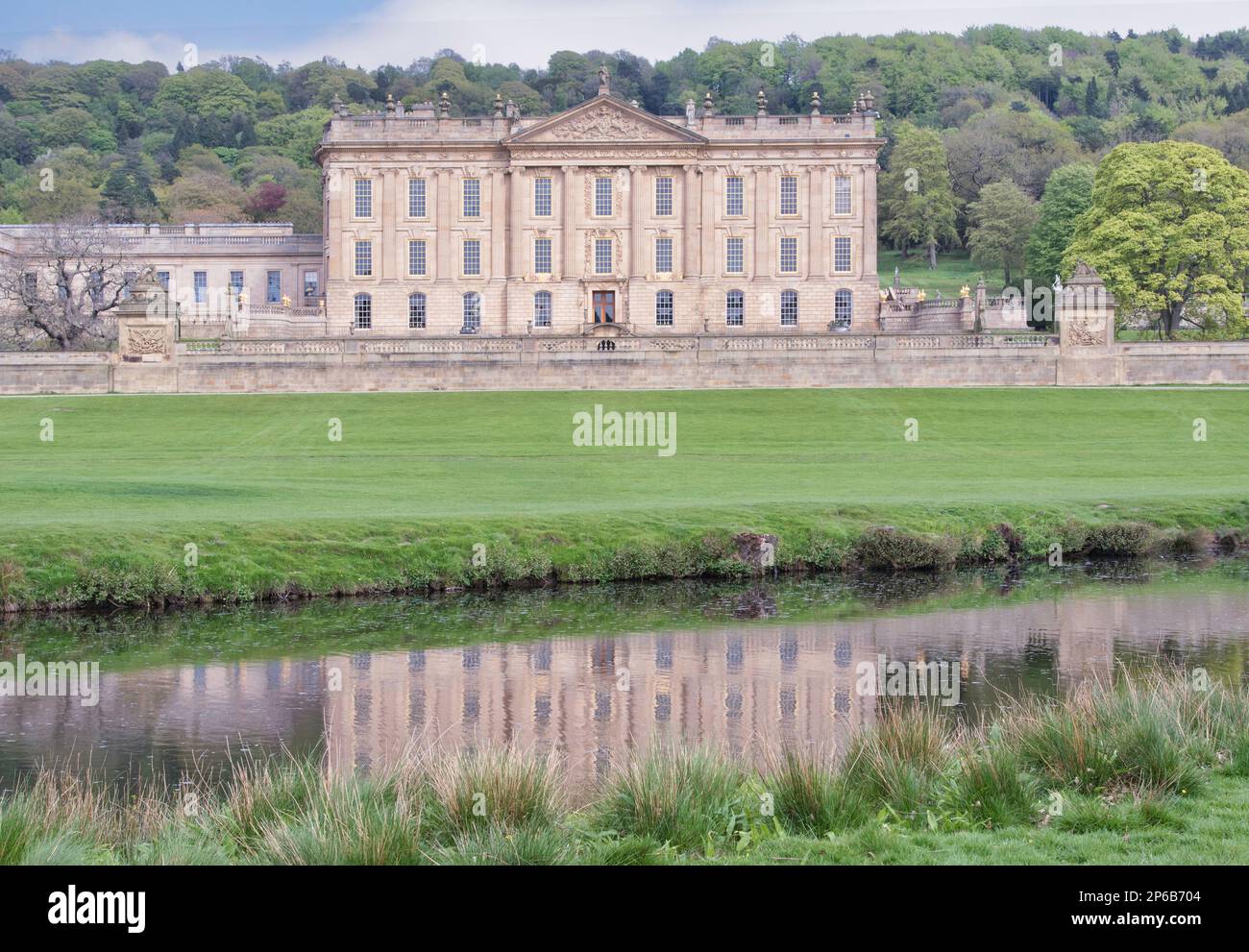 Vue sur Chatsworth House dans le Derbyshire, Angleterre Banque D'Images