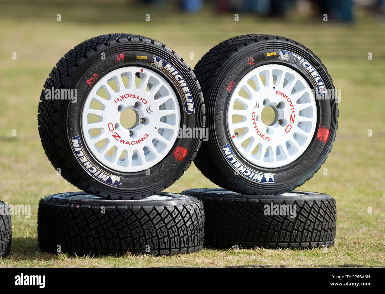 New Tyres wait to be fitted to Mikko Hirvonens' (FIN) Citroen DS3 WRC during remote service at Raglan airfield on during leg 1 of the FIA International Rally of New Zealand June 22, 2012, in Waikato, New Zealand.(AP Photo/Ross Land) Banque D'Images