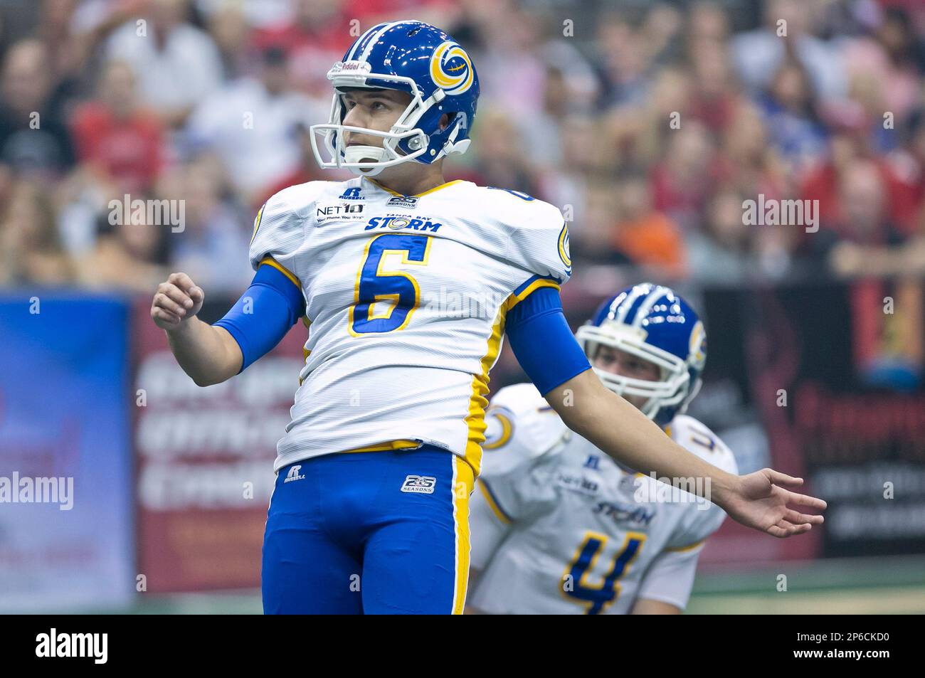 June 02, 2012: Tampa Bay Storm kicker Juan Bongarra (6) watches a missed field goal during action between the Jacksonville Sharks and the Tampa Bay Storm at Jacksonville Veterans Memorial Arena. Jacksonville defeated Tampa Bay 71-61. (Cal Sport Media via AP Images) Banque D'Images