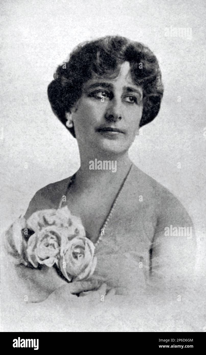 1915 CA , Roma , ITALIE : la princesse italienne vénitienne MARIANNA GIOVANELLI ( 1879 - 1953 ), née Contessa di SEREGO ALIGHIERI , Dama di Palazzo della Regina d’Italia . Marié à San Rocco (Vérone) le 28 juillet 1901 avec le prince Don Alberto Giovanelli ( 1876 - 1937 ) . Grand-mère de ' bon vivent ' prince Carlo Giovanelli ( 1942 - 2016 ), mariée en 1966 avec Elettra Maria Marconi, fille de l'inventeur le plus célèbre marchese Guglielmo Marconi . - Foto storiche - foto storica - portrait - ritratto - Nogiltà italiana - noblesse - nobili italiani - nobile - Giovannelli - BELLE EPOQUE Banque D'Images