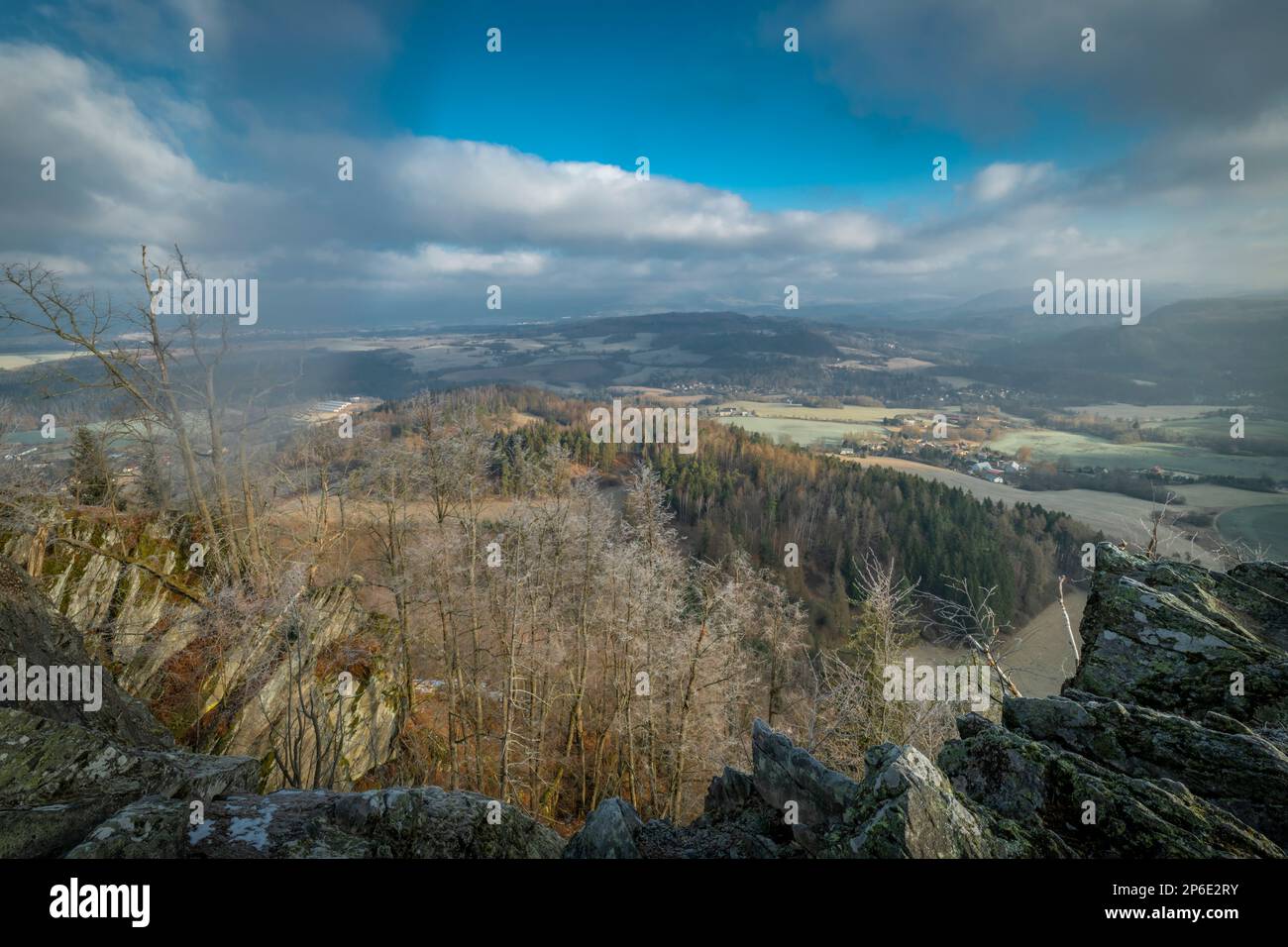 Paysage près de Semnicka rock en hiver froid matin frais Banque D'Images