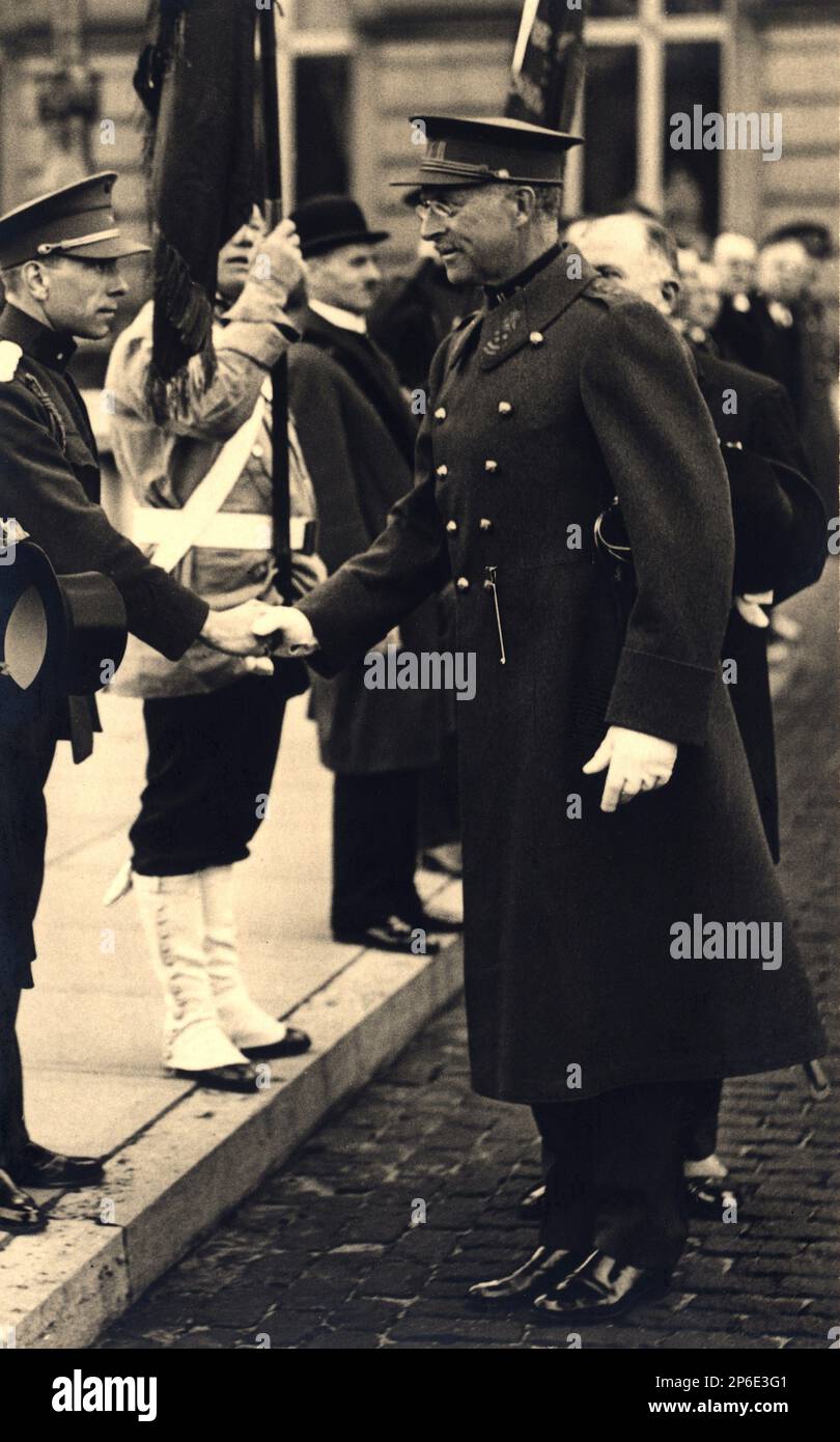1920 c, Bruxelles , Belgique : le Roi des Belges ALBERT I ( 1875 - 1934 ...