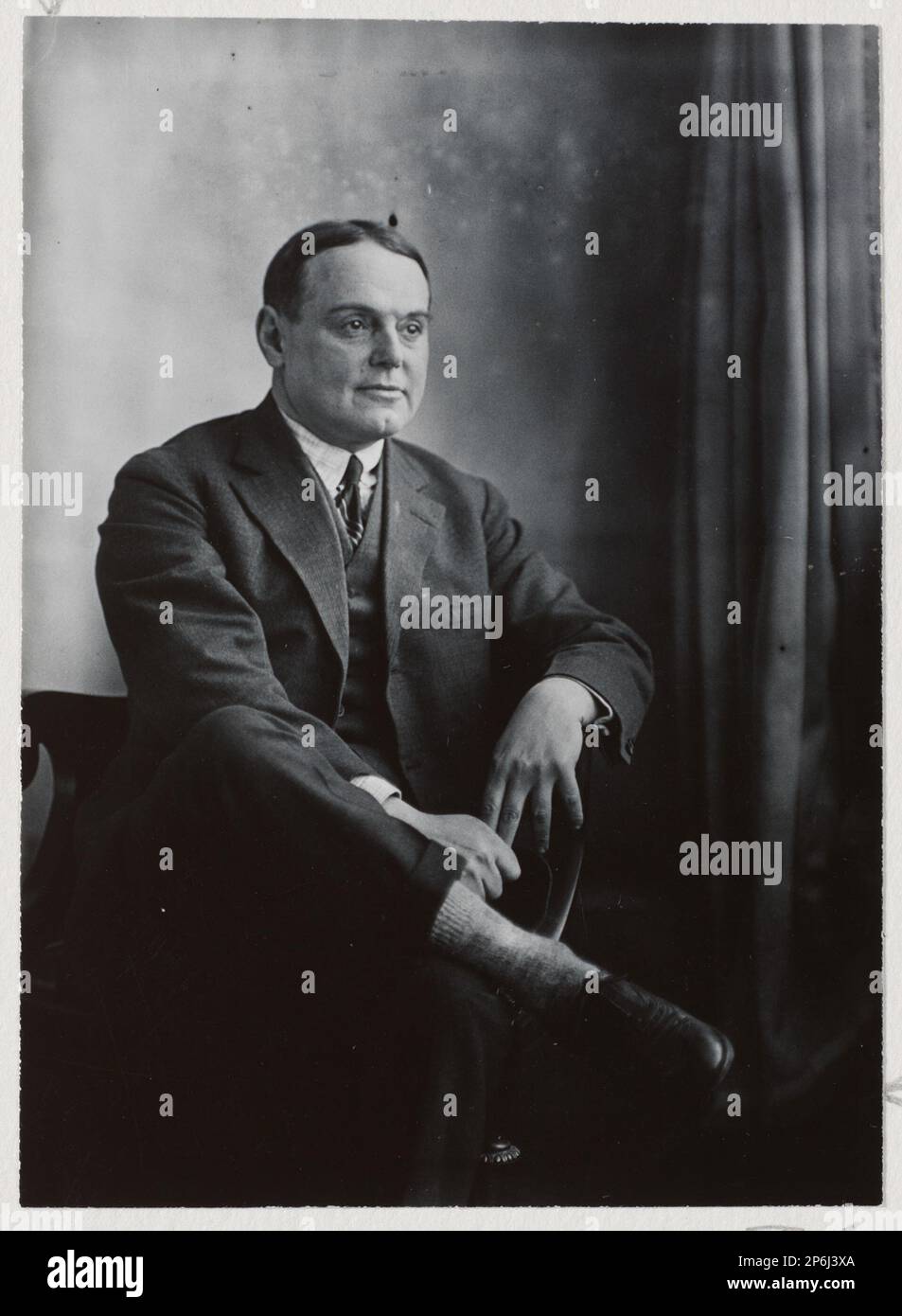 Berenice Abbott, Portrait de Pierre Mac Orlan , 1925–30, imprimé en 1982, imprimé en gélatine argentée. Banque D'Images