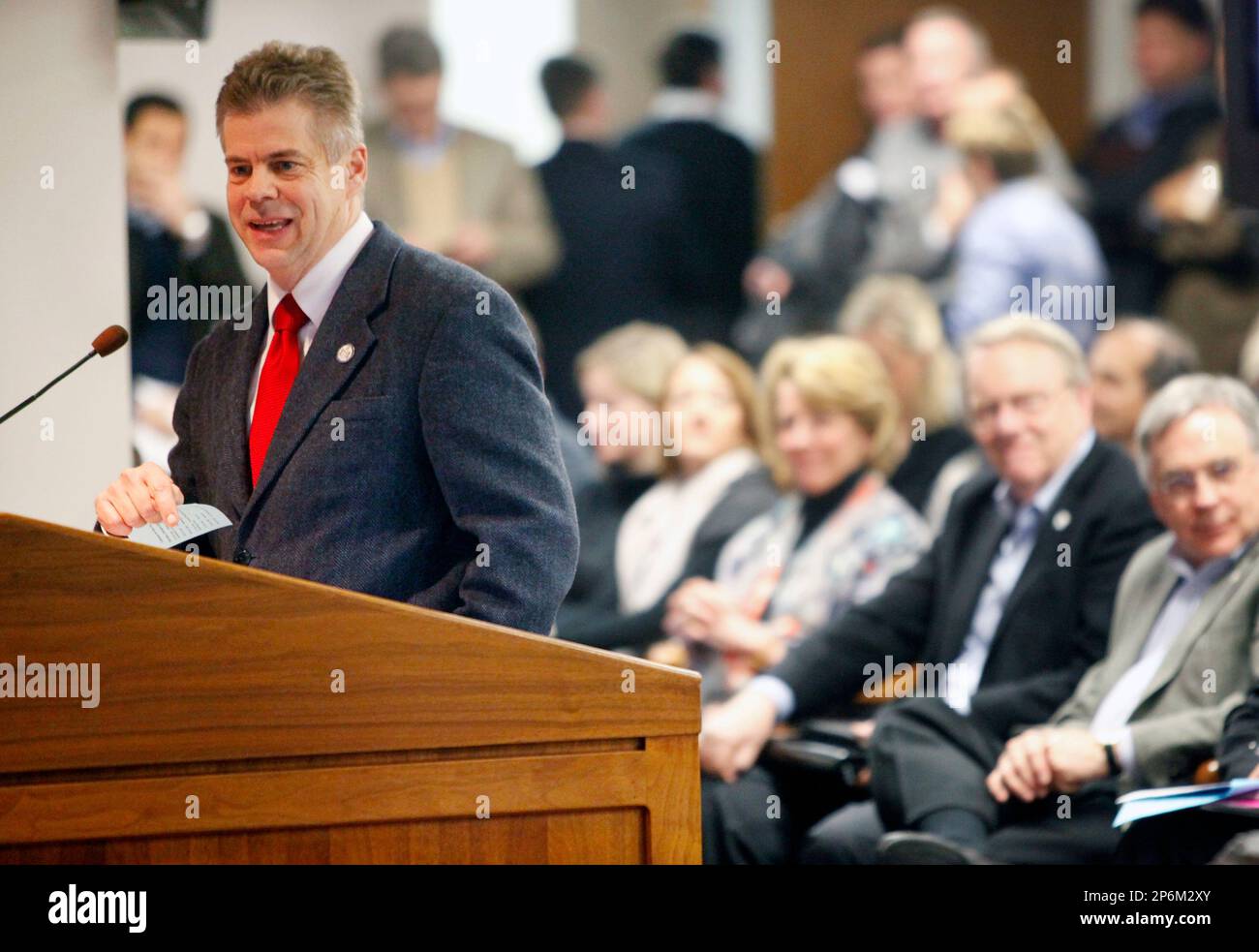 House Majority Leader M. Kirkland Cox, R-Colonial Heights, presents the report from the higher education subcommittee during the House money committee's meeting to unveil its budget proposals at the General Assembly Building in Richmond, Va., on Sunday, Feb. 19, 2012. (AP Photo/Richmond Times-Dispatch, Eva Russo) Banque D'Images