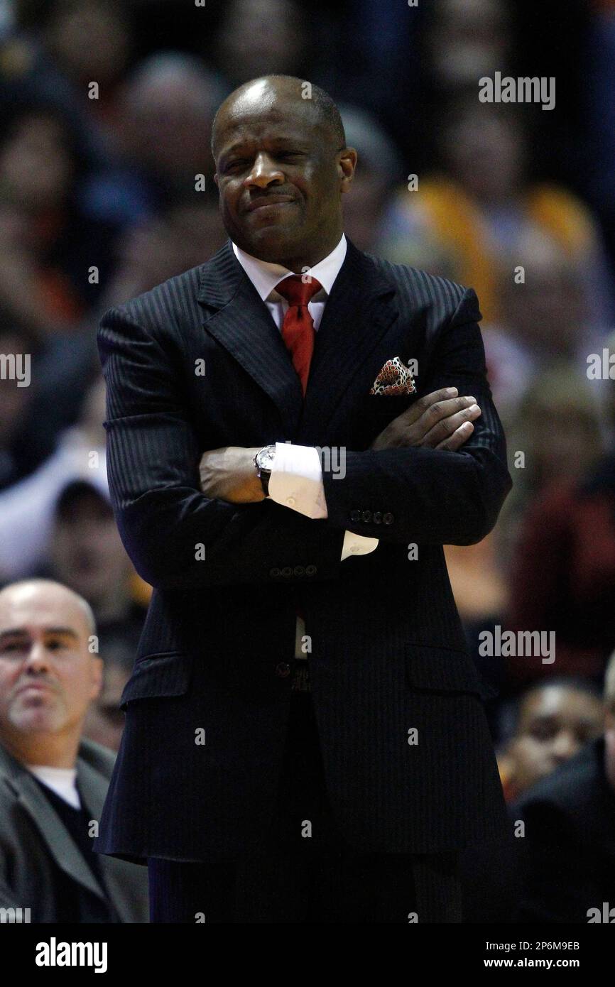 February 15, 2012: Arkansas head coach Mike Anderson in action during the first half of an NCAA Basketball game between the Tennessee Volunteers and the Arkansas Razorbacks at Thompson-Boling Arena in Knoxville TN. (Cal Sport Media/TplSports.com) (Cal Sport Media via AP Images) Banque D'Images