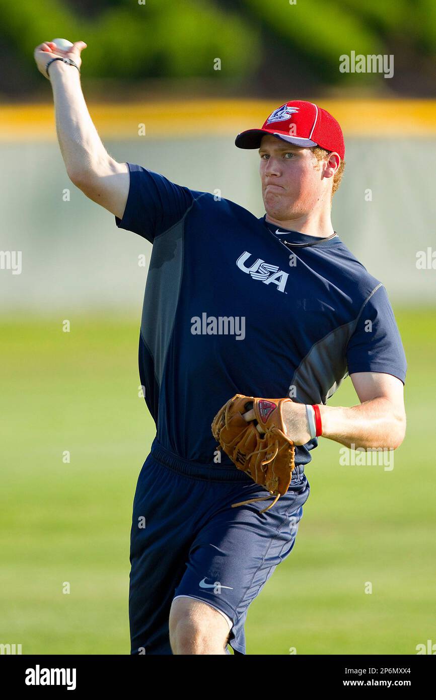 Eric Anderson #49 (Missouri) of the USA Baseball Collegiate National Team throws in the outfield prior to the game against the Gastonia Grizzlies at Sims Legion Park on June 30, 2011 in Gastonia, North Carolina. Team USA defeated the Grizzlies 12-5. Brian Westerholt / Four Seam Images via AP Images Banque D'Images