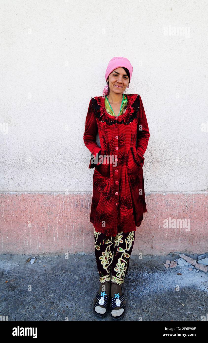portrait-de-femme-ouzbek-banque-de-photographies-et-d-images-haute
