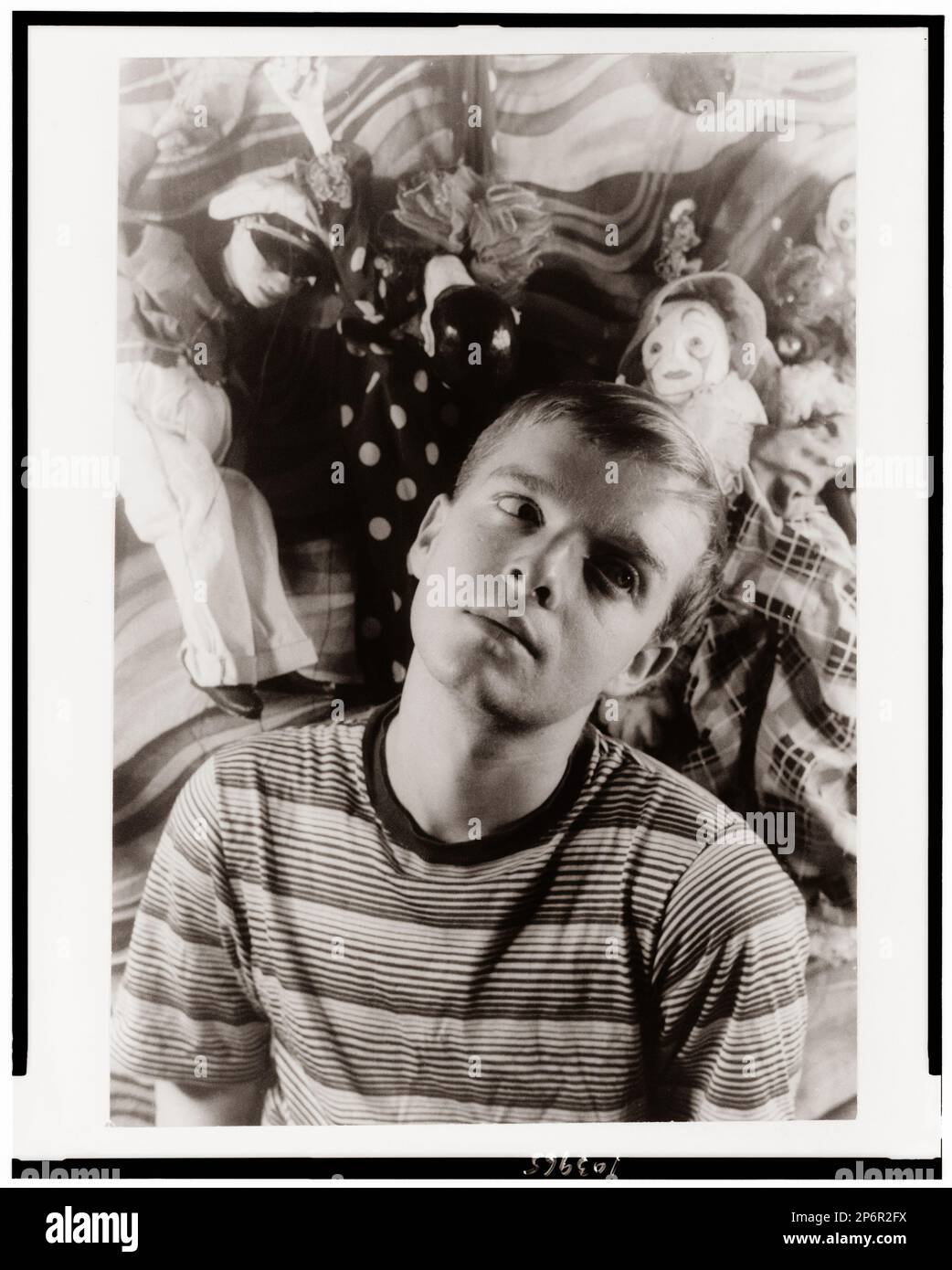 1948 , NEW YORK , Etats-Unis : l'écrivain américain TRUMAN CAPOTE ( 1924 - 1984 ), Photo de Carl Van Vechten - LETTERATO - SCRITTORE - LETTERATURA - Littérature - GAY - homosexuel - homosexualité - omosessuale - omosessualità - LGBT - Tshirt - PAS POUR PUBBLICITITY USAGE - PAS POUR USAGE PUBLICITAIRE - PAS POUR USAGE DE GADGETS - NON PAR USO PULICITARIO - SEULEMENT ÉDITORIAL ---- Archivio GBB Banque D'Images