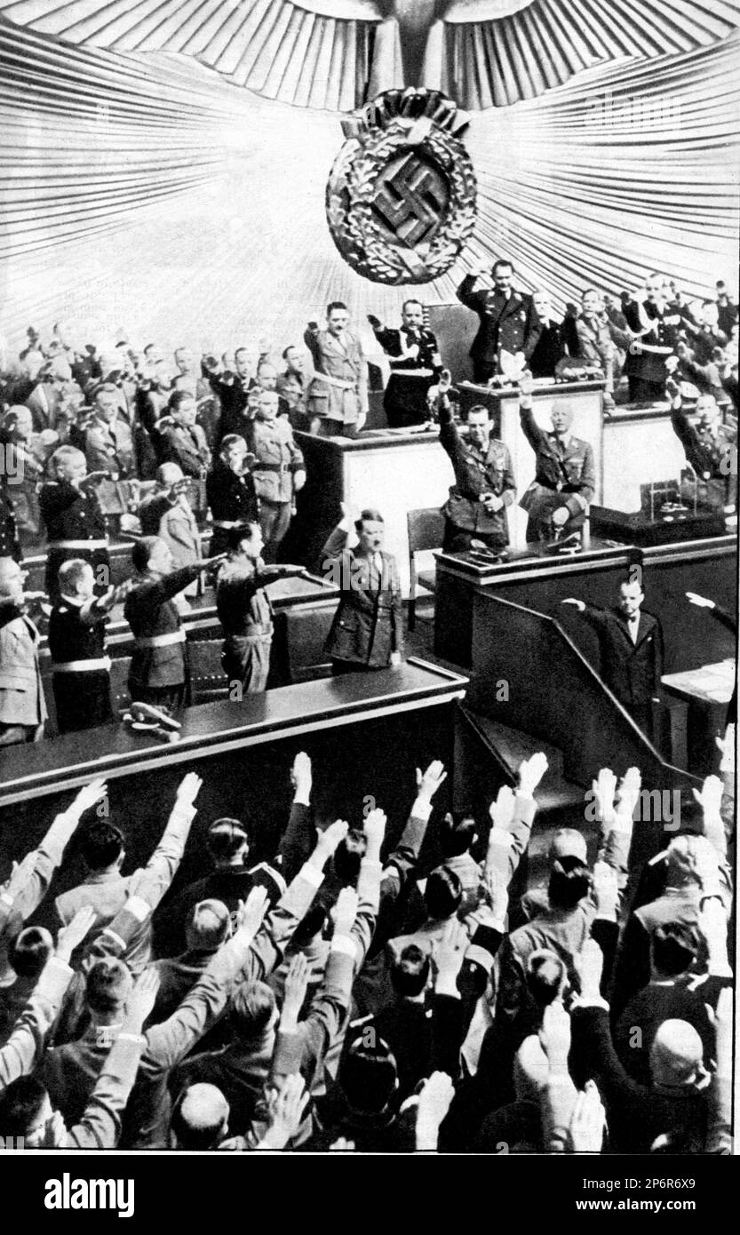 1939 , 1 septembre , OPÉRA DE KROLL , Berlin , ALLEMAGNE : le dictateur allemand ADOLF HITLER ( 1889 - 1945 ) parle à Reichstag , déclare la guerre à la Pologne . - Seconde Guerre mondiale - NAZI - NAZIST - SECONDA GUERRA MONDIALE - NAZISMO - NAZISTA - dittatore - POLITICA - POLITHO - ritratto - portrait --- Archivio GBB Banque D'Images
