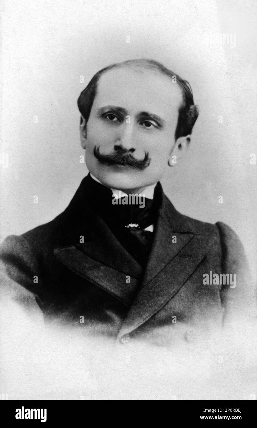L'écrivain et dramaturge français EDMOND ROSTAND ( 1868 - 1918 ), auteur de la pièce l' AIGLON . Portrait de Bayer , Paris - OTTOCENTO - BELLE EPOQUE - TEATRO - THÉÂTRE - THÉÂTRE - SCRITTORE - LETTERATO - LETTERATURA - LITTÉRATURE - DRAMMATURGO - COMMEDIOGRAFO - écrivain - XIX SIÈCLE - PARIGI - PARIS - baffi - moustache - cravate - cravatta - collier - colletto -- -- Archivio GBB Banque D'Images