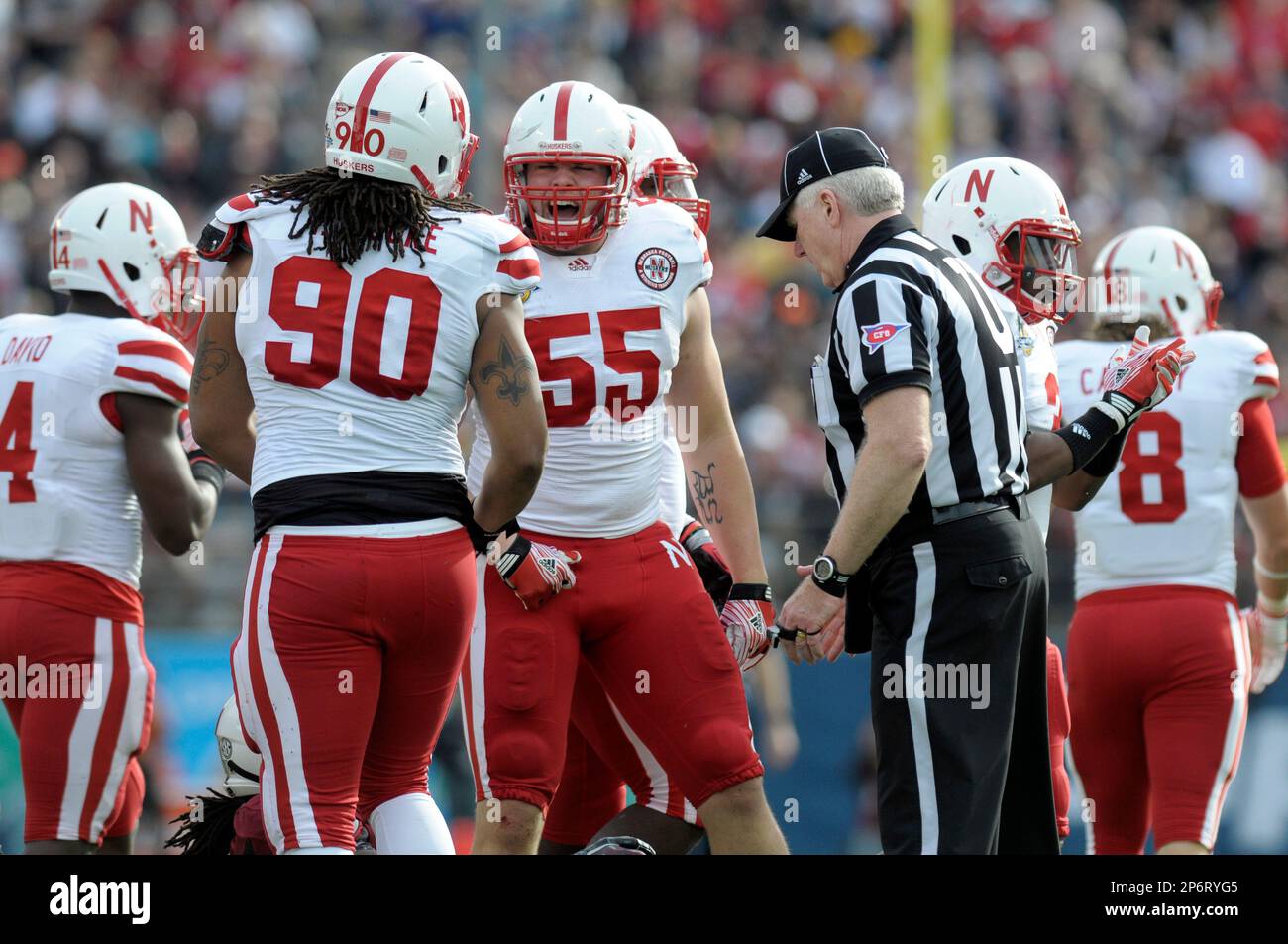 Nebraska defensive tackle Baker Steinkuhler (55) celebrates after making a tackle during the second half of the Capital One Bowl NCAA college football game against South Carolina in Orlando, Fla., Jan. 2, 2012. (AP Photo/Phelan M. Ebenhack) Banque D'Images