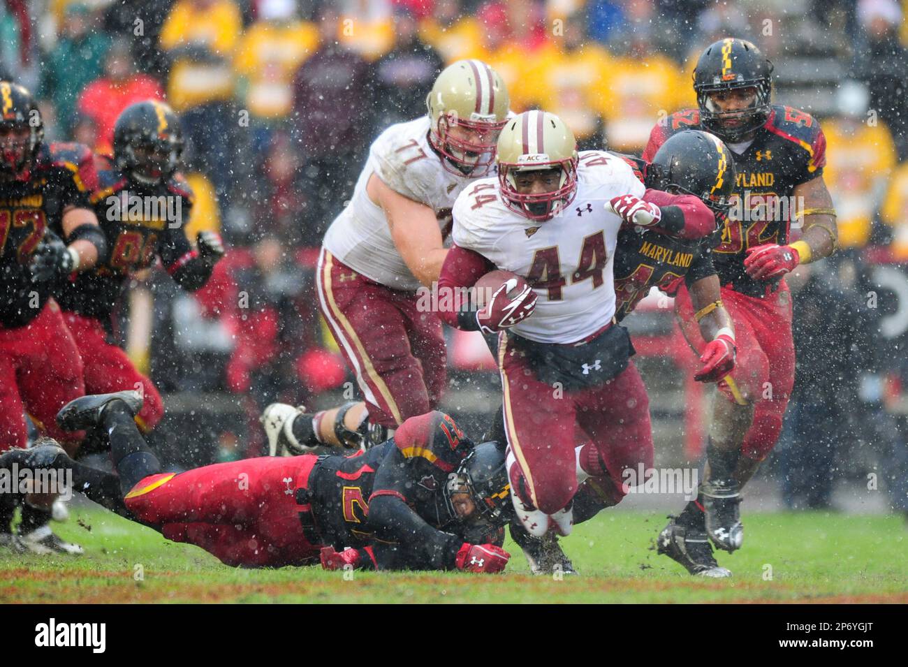 OCT 29, 2011 : Boston College's RB Andre Williams (44) breaks tackles for a gain during a match up between the Maryland Terrapins and the Boston College Eagles at Byrd Stadium in College Park, Maryland. (Cal Sport Media via AP Images) Banque D'Images