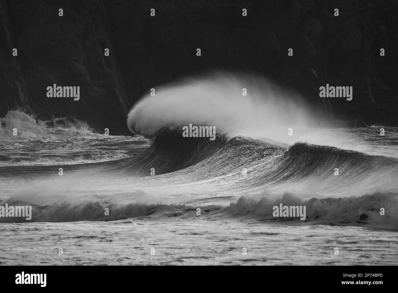 Grande vague de rupture à Porth Ceiriad près d'Abersoch Banque D'Images