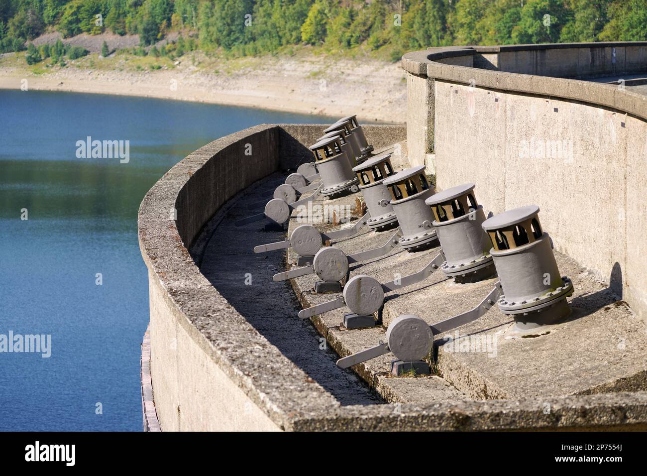 Réservoir Oker près d'Altenau dans les montagnes du Harz. Vue de l'Okertalsperre à l'Oker See et le paysage environnant. Banque D'Images