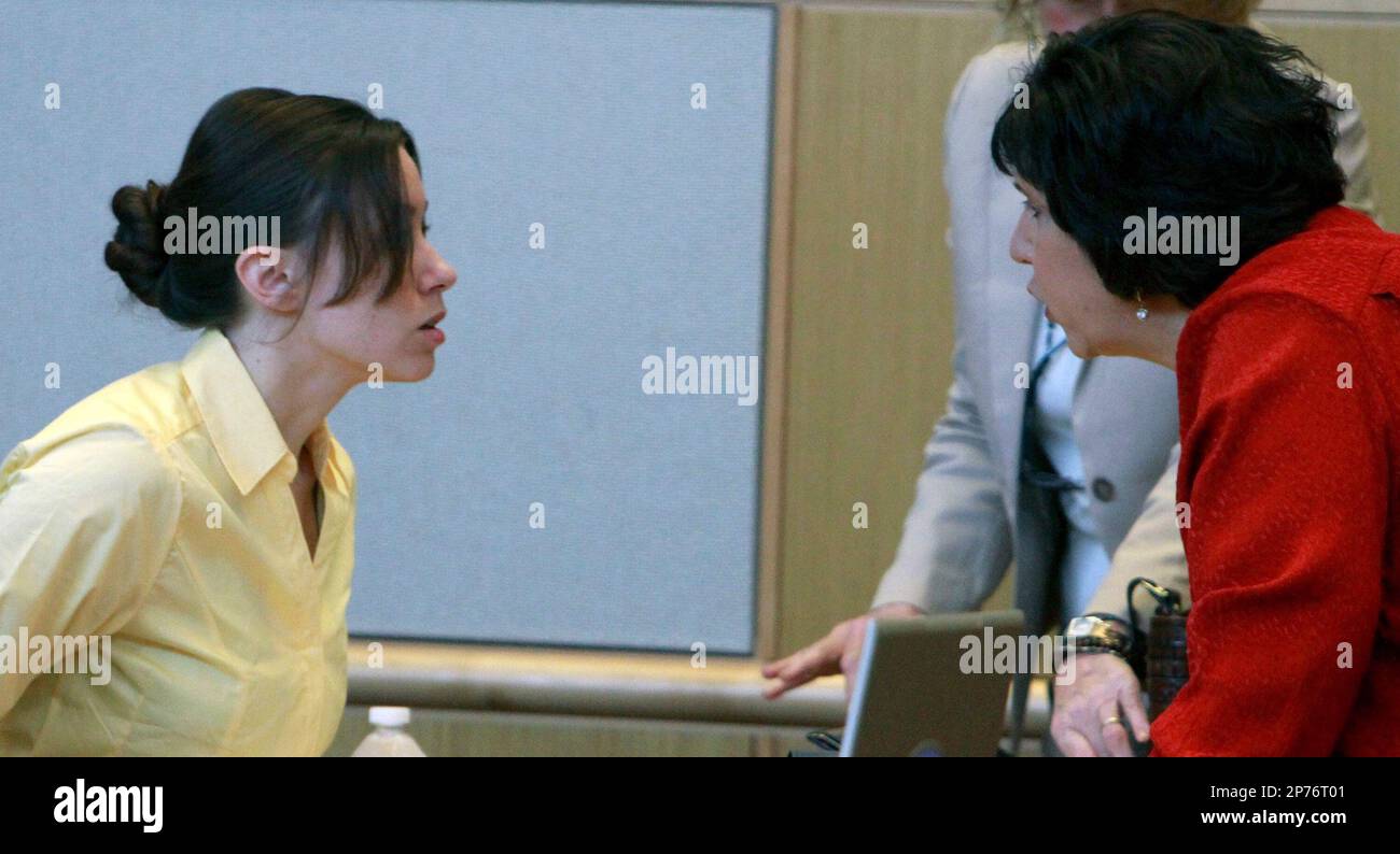 casey-anthony-left-talks-to-defense-death-penalty-consultant-rosalie