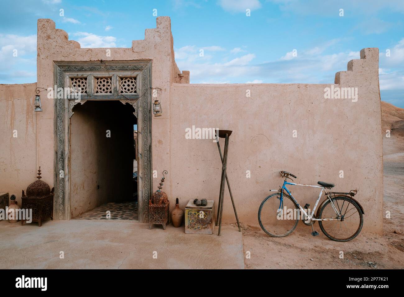 Images de voyage du Maroc, Marrakech et Casablanca. Inclut des images des chutes d'eau d'Ouzoud, du désert d'Agafay et de la mosquée Hassan II. Banque D'Images