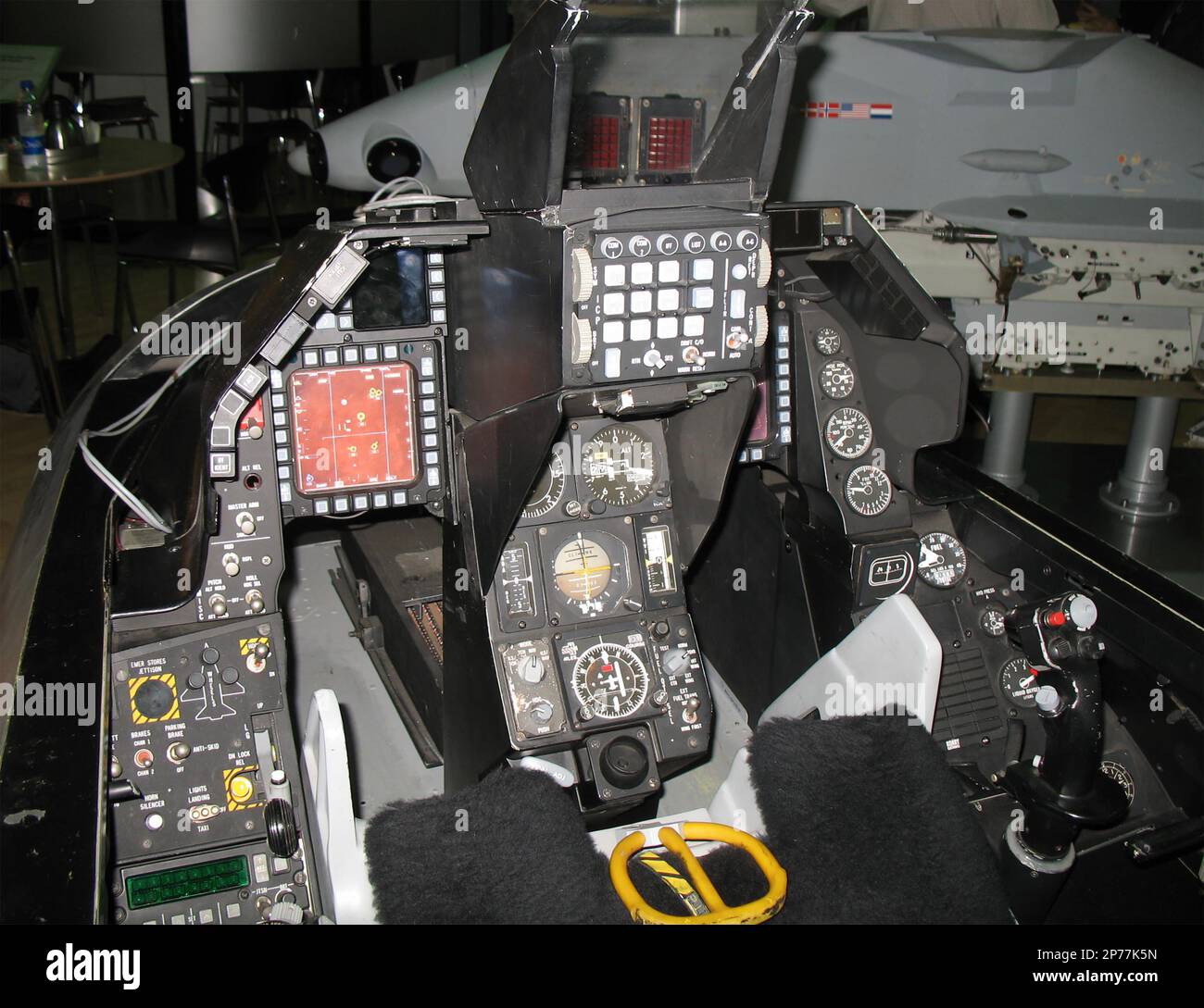 DYNAMIQUE GÉNÉRALE F-16 combat le combattant multirôle Falcon. Un poste de pilotage de base en 2006. Banque D'Images