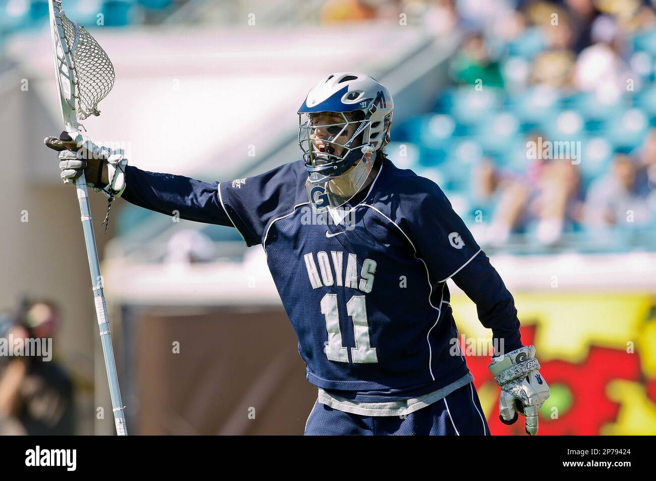 February 20, 2011: Georgetown Hoyas goalie Jack Davis (11) during Lacrosse action between the Georgetown Hoyas and Jacksonville Dolphins during the Moe's Southwest SunShine Classic played at EverBank Field in Jacksonville, Florida. Georgetown defeated Jacksonville 14-11. (Cal Sports Media via AP Images) Banque D'Images