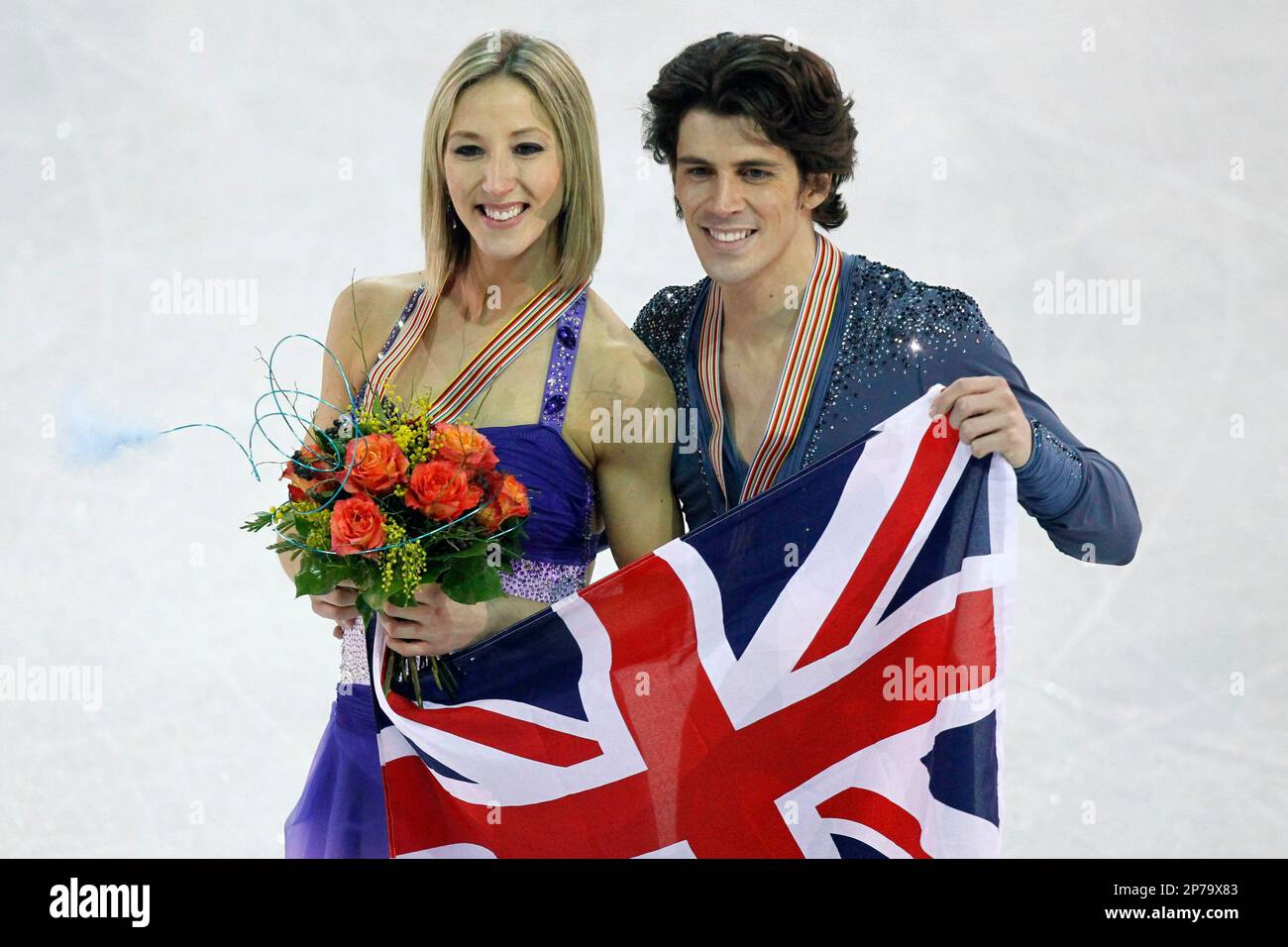 Sinead and John Kerr from Great Britain celebrate as bronze medalists of the ice dance at the ISU European Figure Skating Championships in the Postfinance Arena in Bern, Switzerland, Friday, Jan. 28, 2011. (AP Photo/Keystone, Peter Klaunzer) Banque D'Images