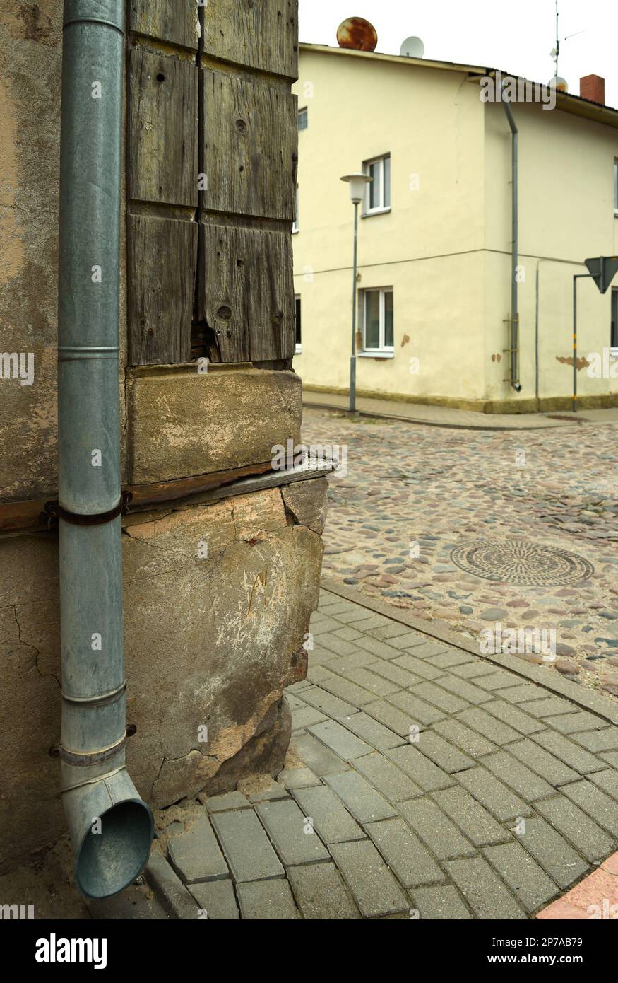 Vue sur les maisons anciennes de Talsi, Lettonie. Banque D'Images