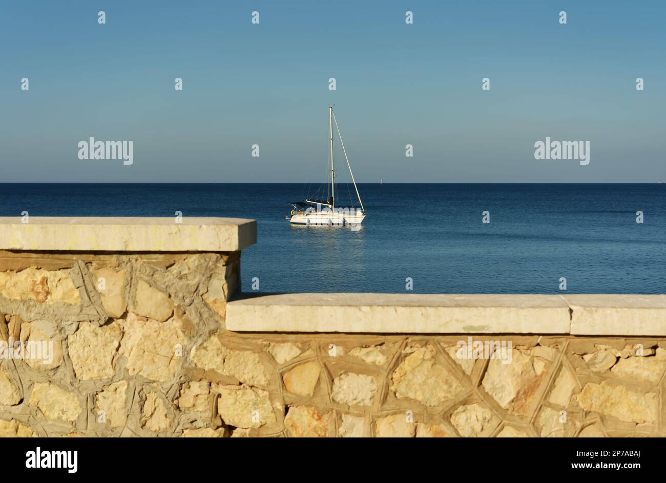 Un navire en mer, vue depuis la promenade. Banque D'Images Un navire en mer, vue depuis la promenade. Banque D'Images