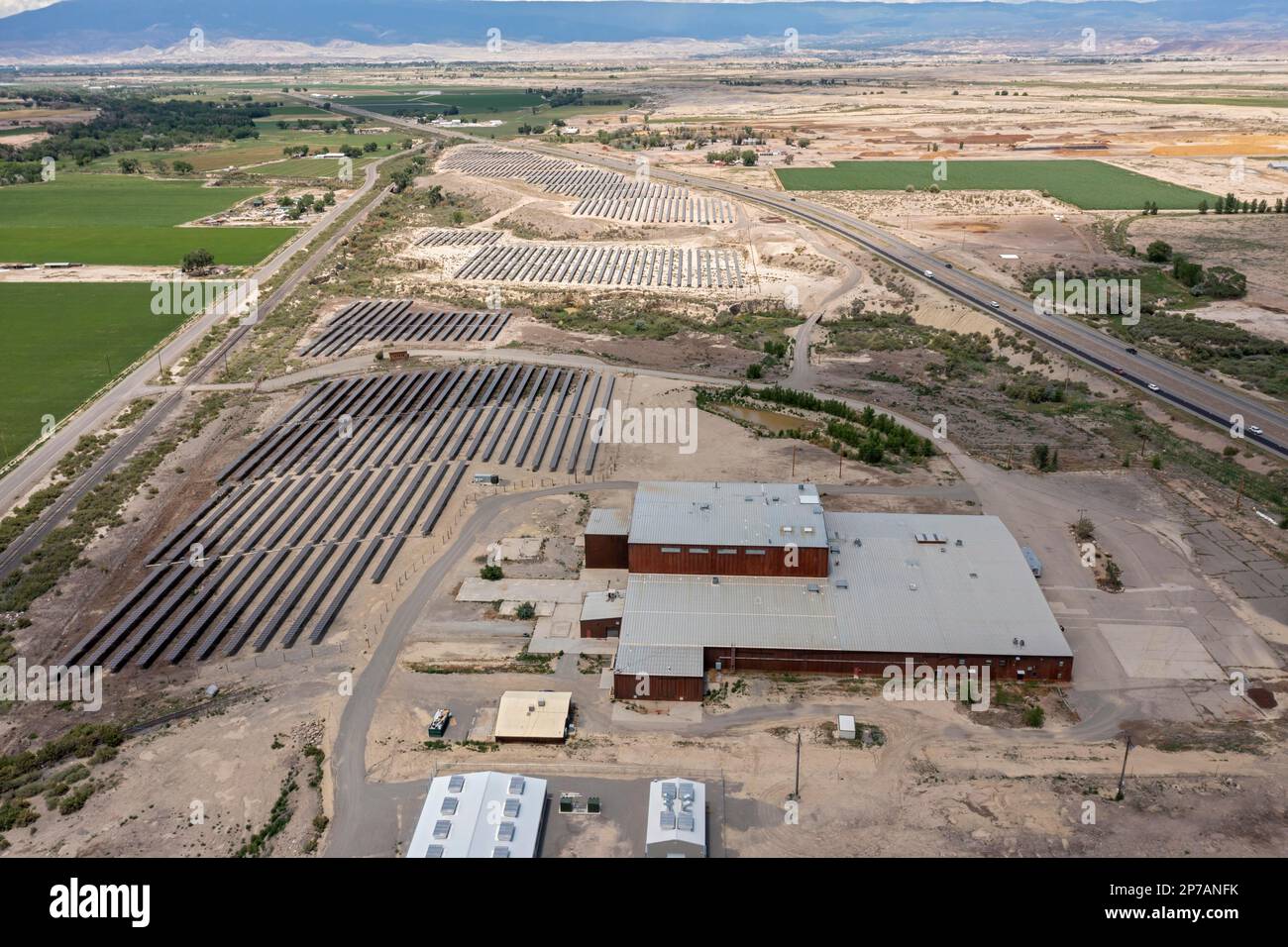 Ferme solaire de 10 mégawatts dans l'ouest rural du Colorado, Olathe, Colorado, États-Unis Banque D'Images