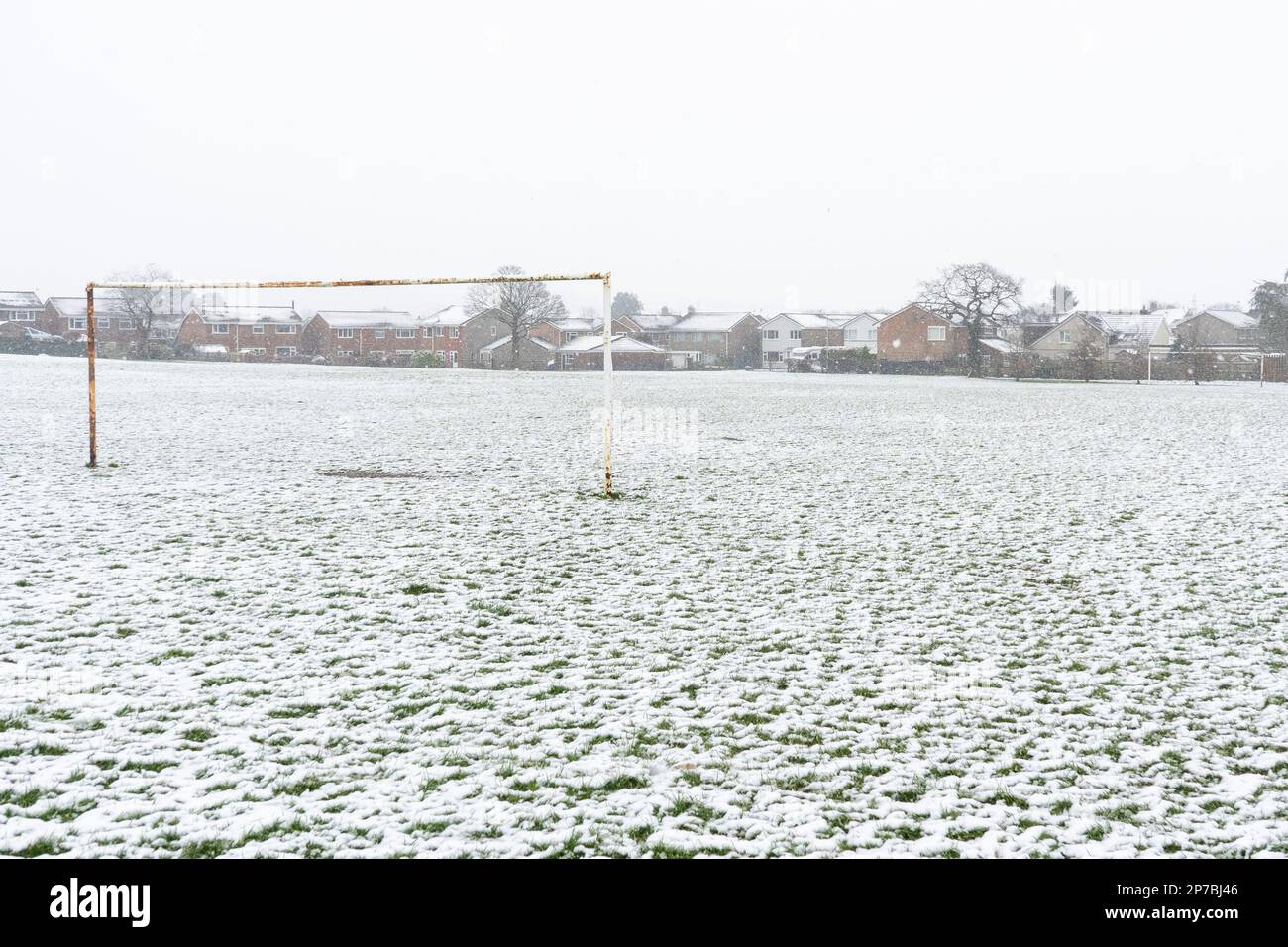 Bridgend, Royaume-Uni. 08th mars 2023. Chute de neige au terrain de jeu Coychurch, Bridgend, le 8th mars 2023. Crédit : Lewis Mitchell/Alay Live News Banque D'Images