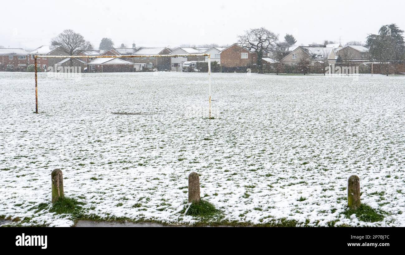 Bridgend, Royaume-Uni. 08th mars 2023. Chute de neige au terrain de jeu Coychurch, Bridgend, le 8th mars 2023. Crédit : Lewis Mitchell/Alay Live News Banque D'Images