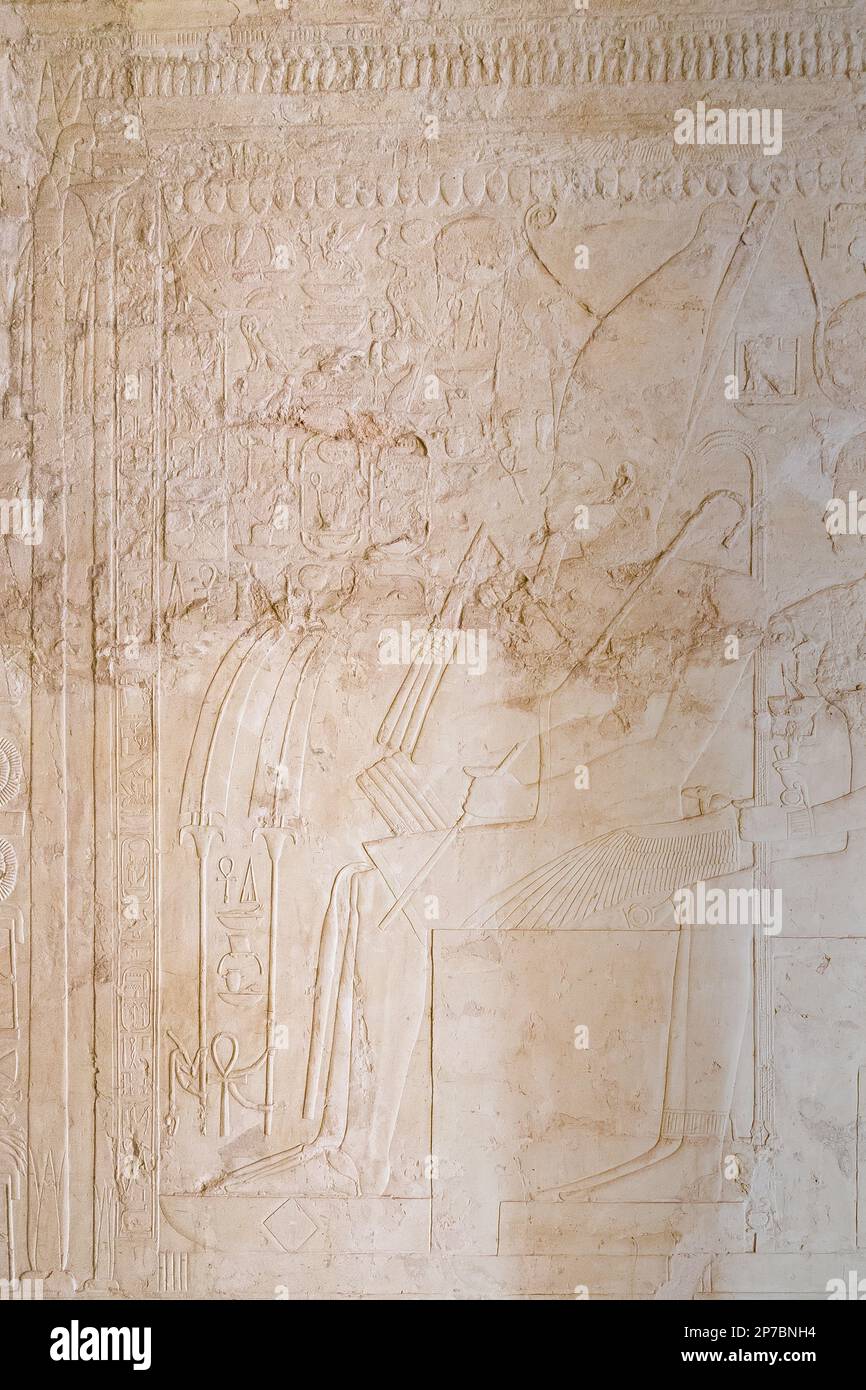 Louxor en Egypte, tombe de Kheruef, premier jubilé (Heb SED) d'Amenhotep III L'Ankh et les panneaux étaient tenir des fans pour le roi. Belles colonnes végétales. Banque D'Images
